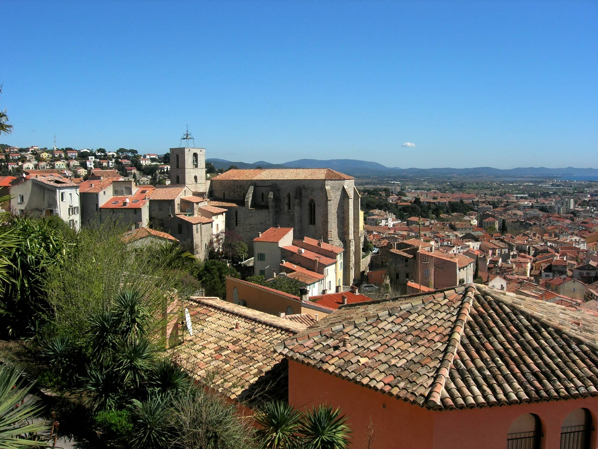 Hyères au fil du temps (visite guidée) - Hyères Tourisme - J. Veyssade