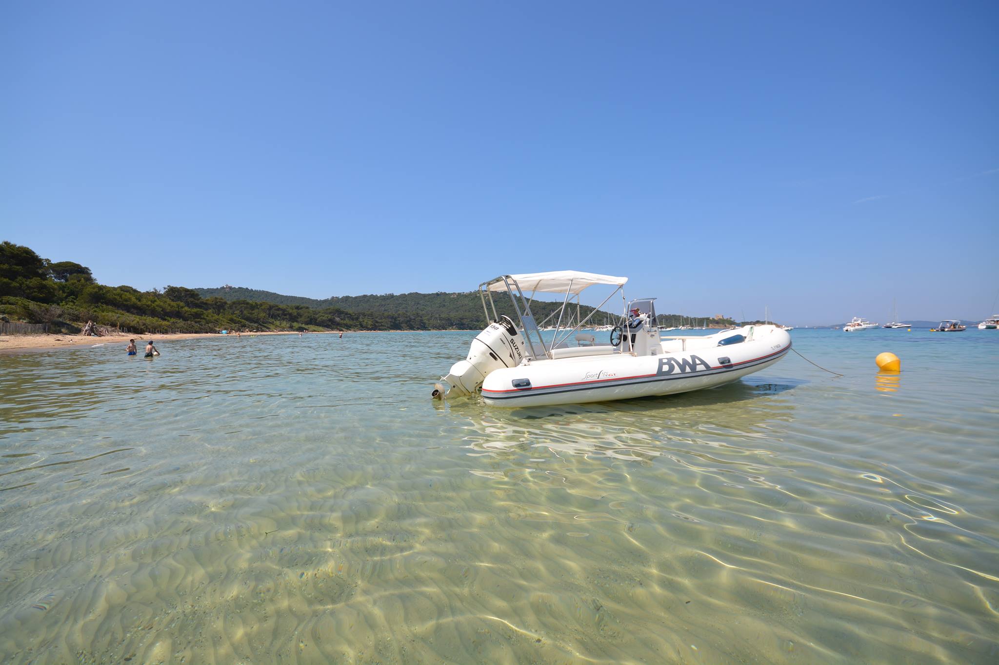 Les eaux transparents de Porquerolles s'offrent à vous - XL Yachting