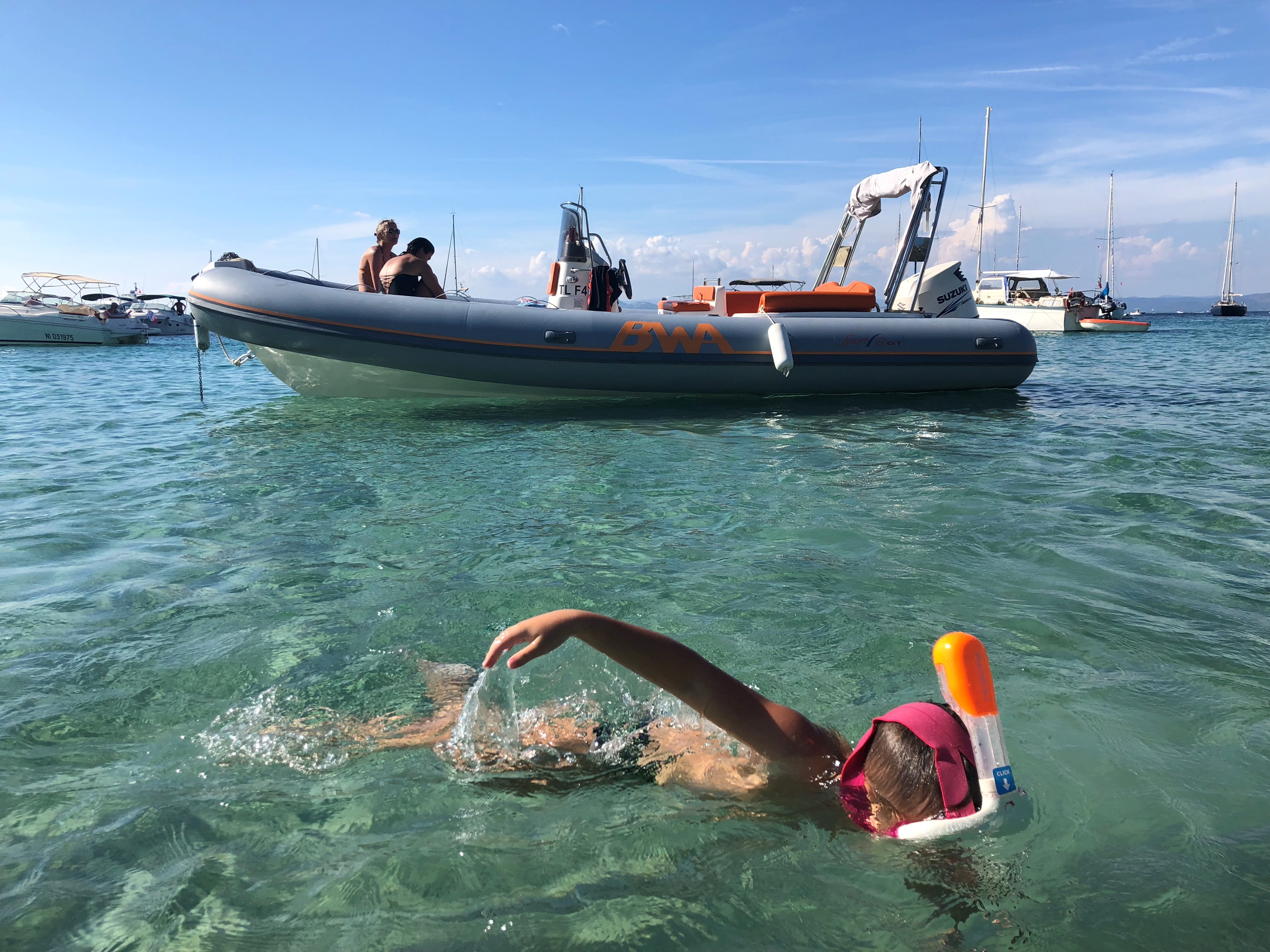 Mouillage dans la baie de la courtade à Porquerolles - XL Yachting