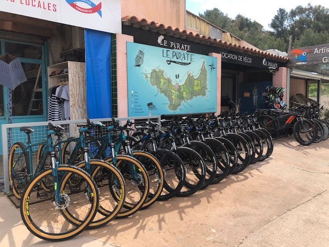 Accueil pirate location de vélos à Porquerolles - RenouxS