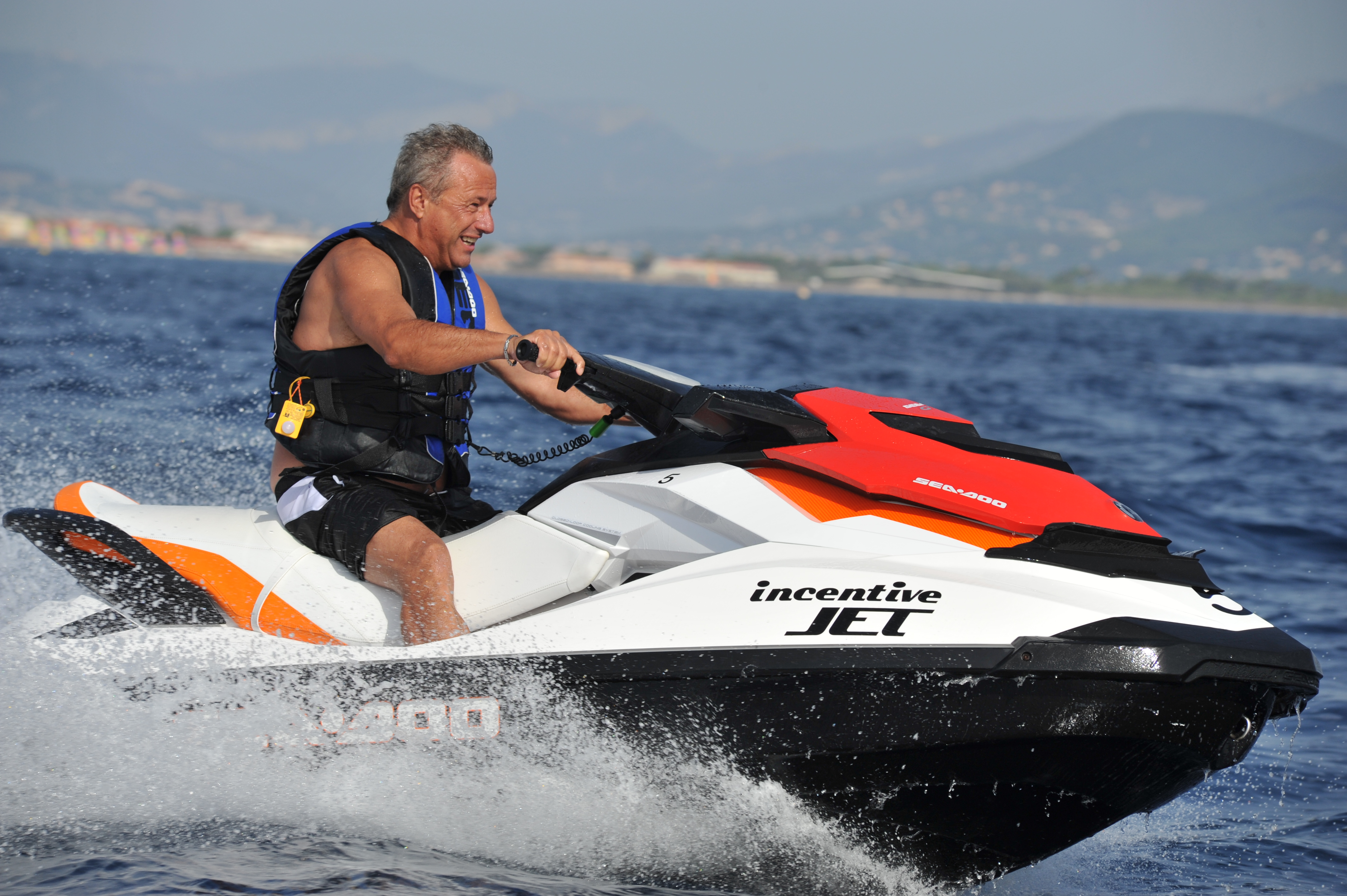 L'iceberg jet - location jet ski bateaux a la madrague giens hyeres - L'iceberg