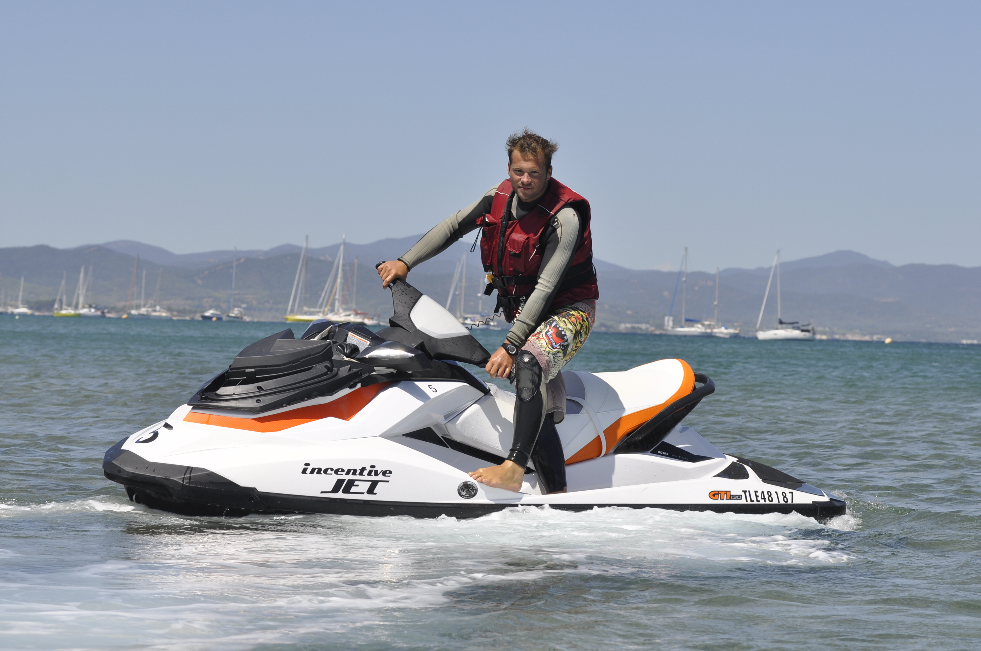 L'iceberg jet - location jet ski bateaux a la madrague giens hyeres - L'iceberg