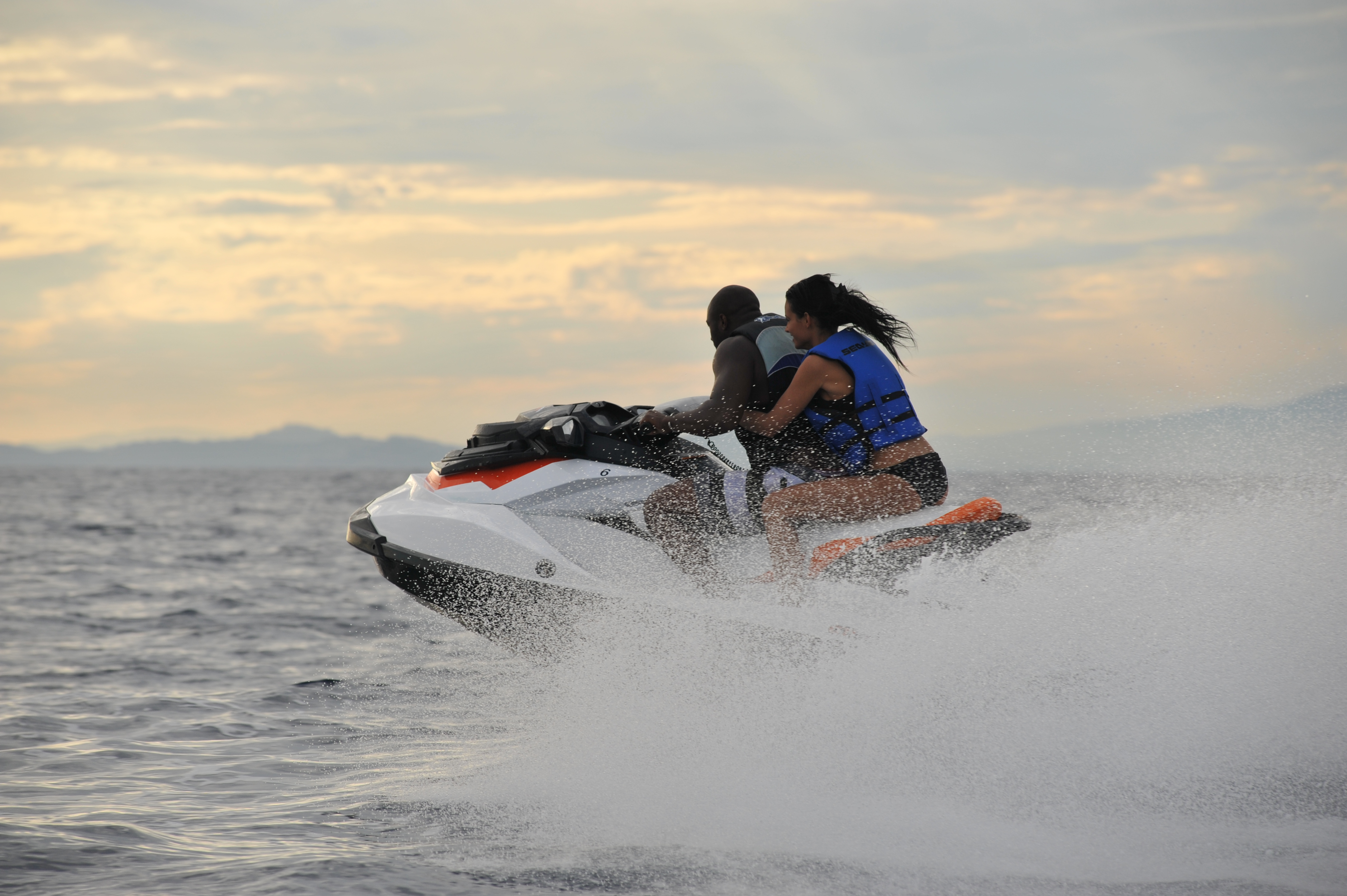 L'iceberg jet - location jet ski bateaux a la madrague giens hyeres - L'iceberg