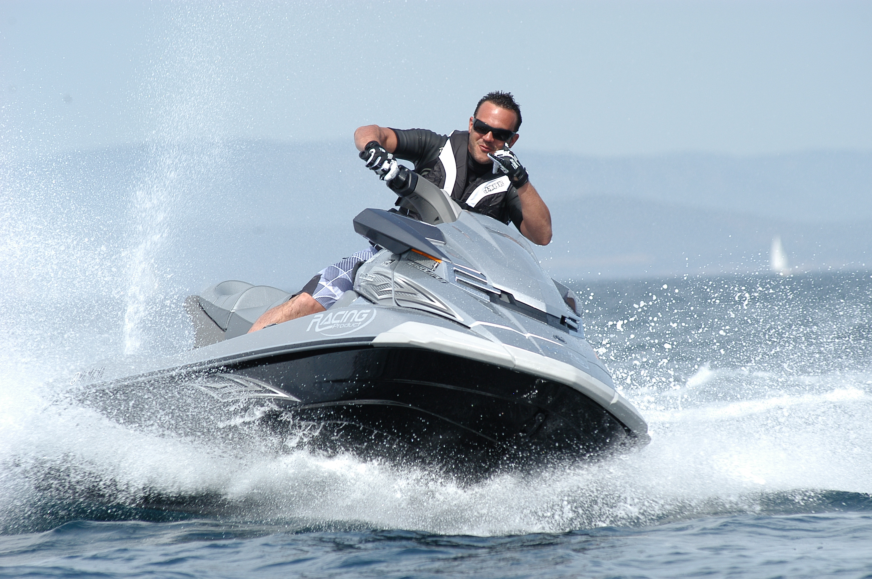 L'iceberg jet - location jet ski bateaux a la madrague giens hyeres - L'iceberg