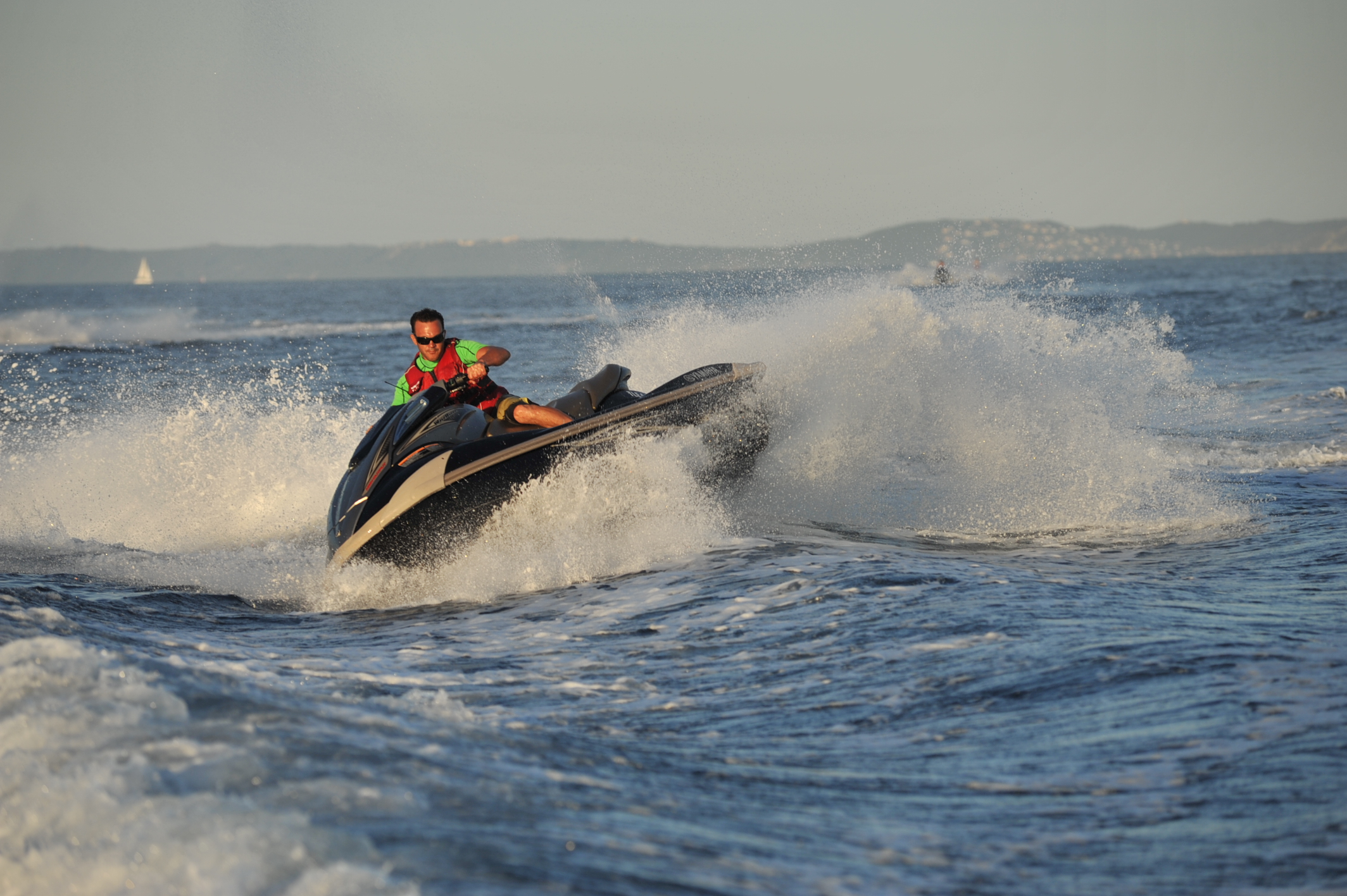 L'iceberg jet - location jet ski bateaux a la madrague giens hyeres - L'iceberg