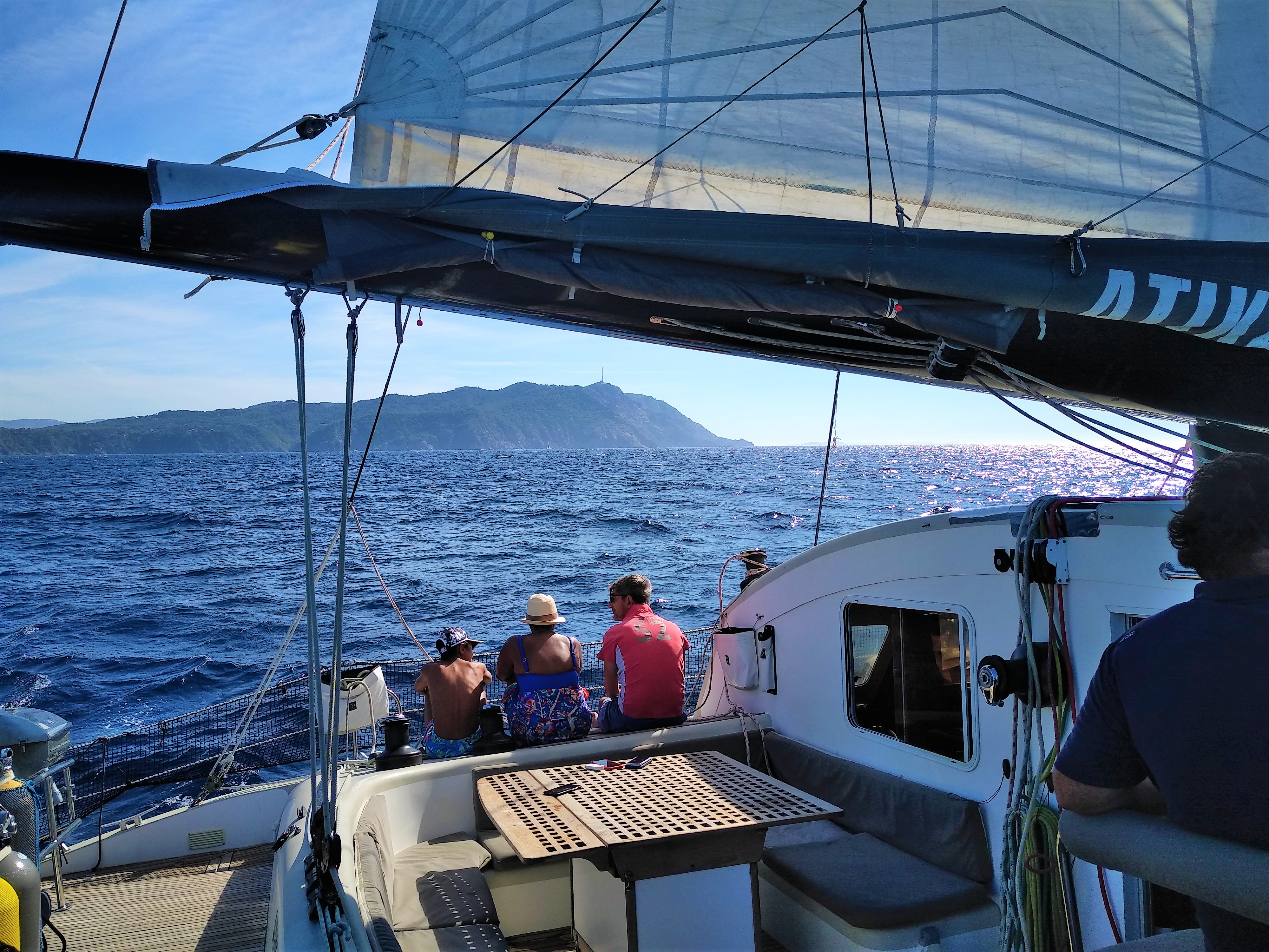 Catamaran archipel des Embiez - Destination BLEU