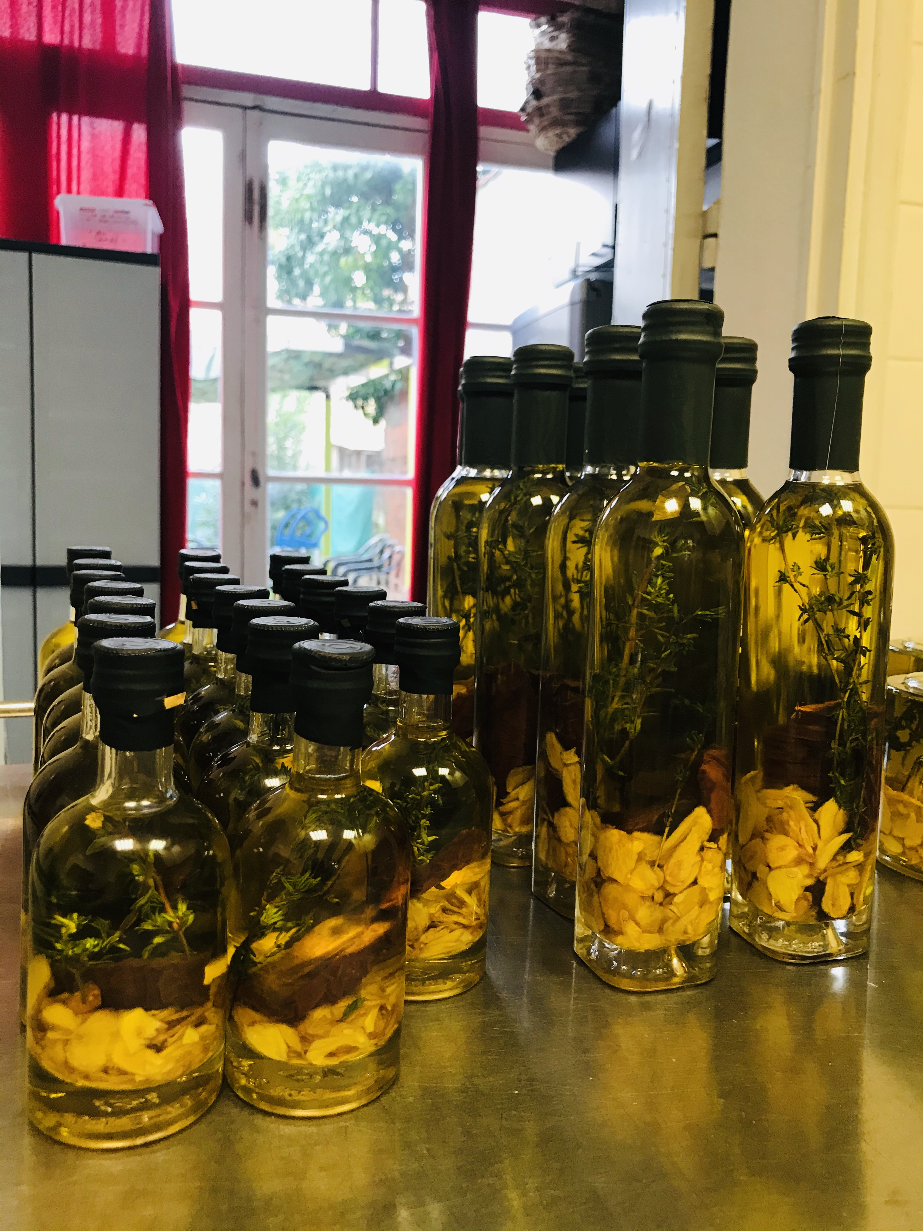 Huile d'olive ail thym tomates - au coeur des saveurs