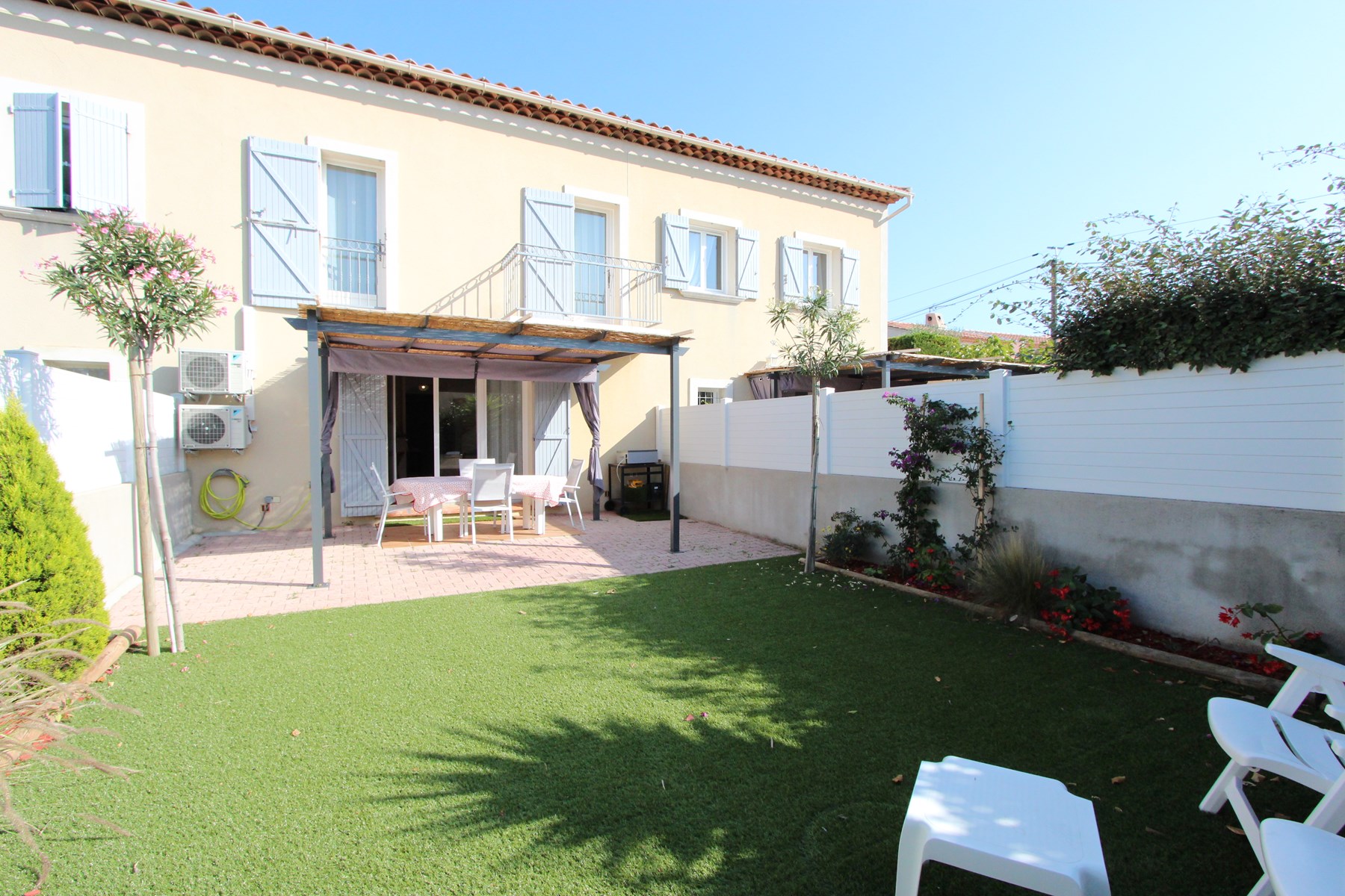 exterieur - Hugues Monique