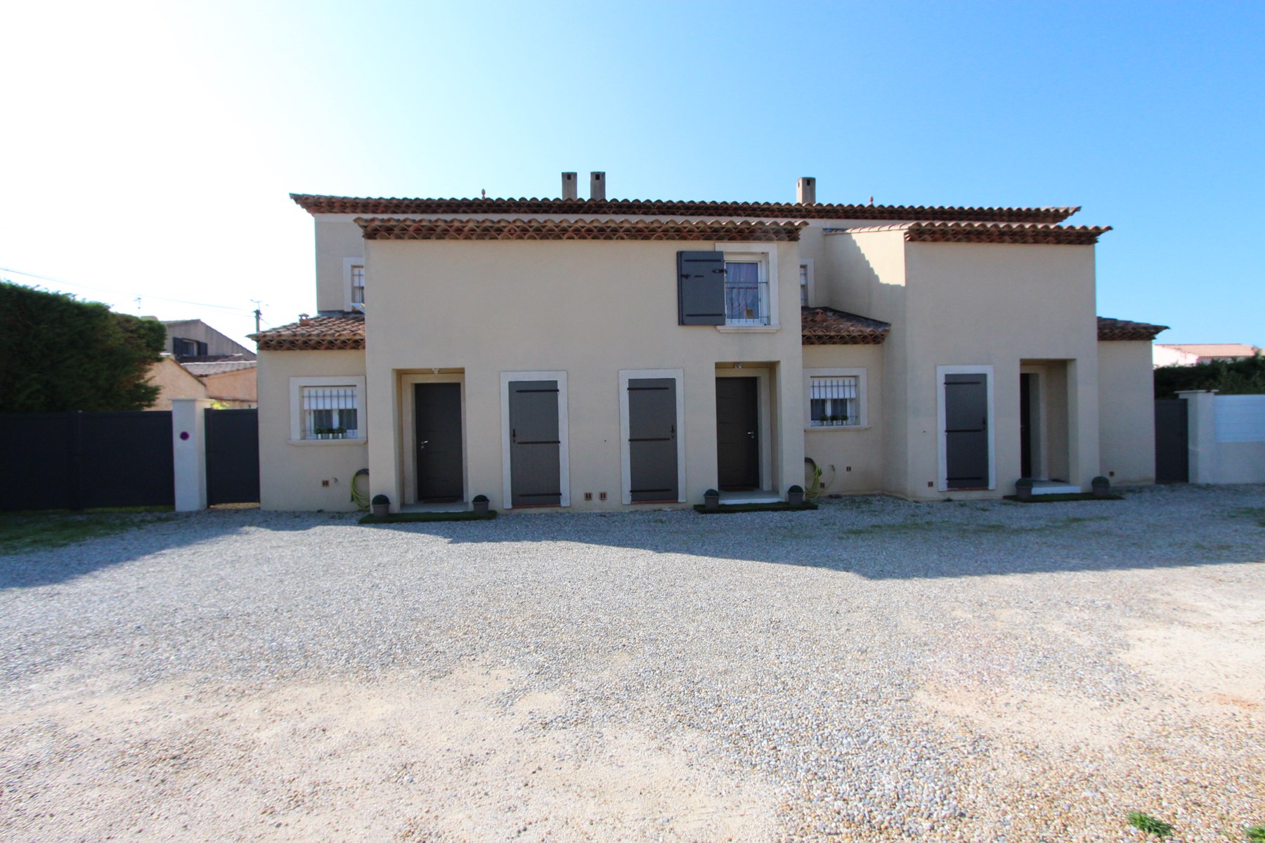 cours exterieure - Hugues Monique