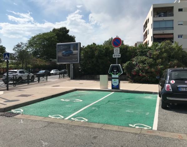 Borne rechargement electrique - Mairie Hyeres