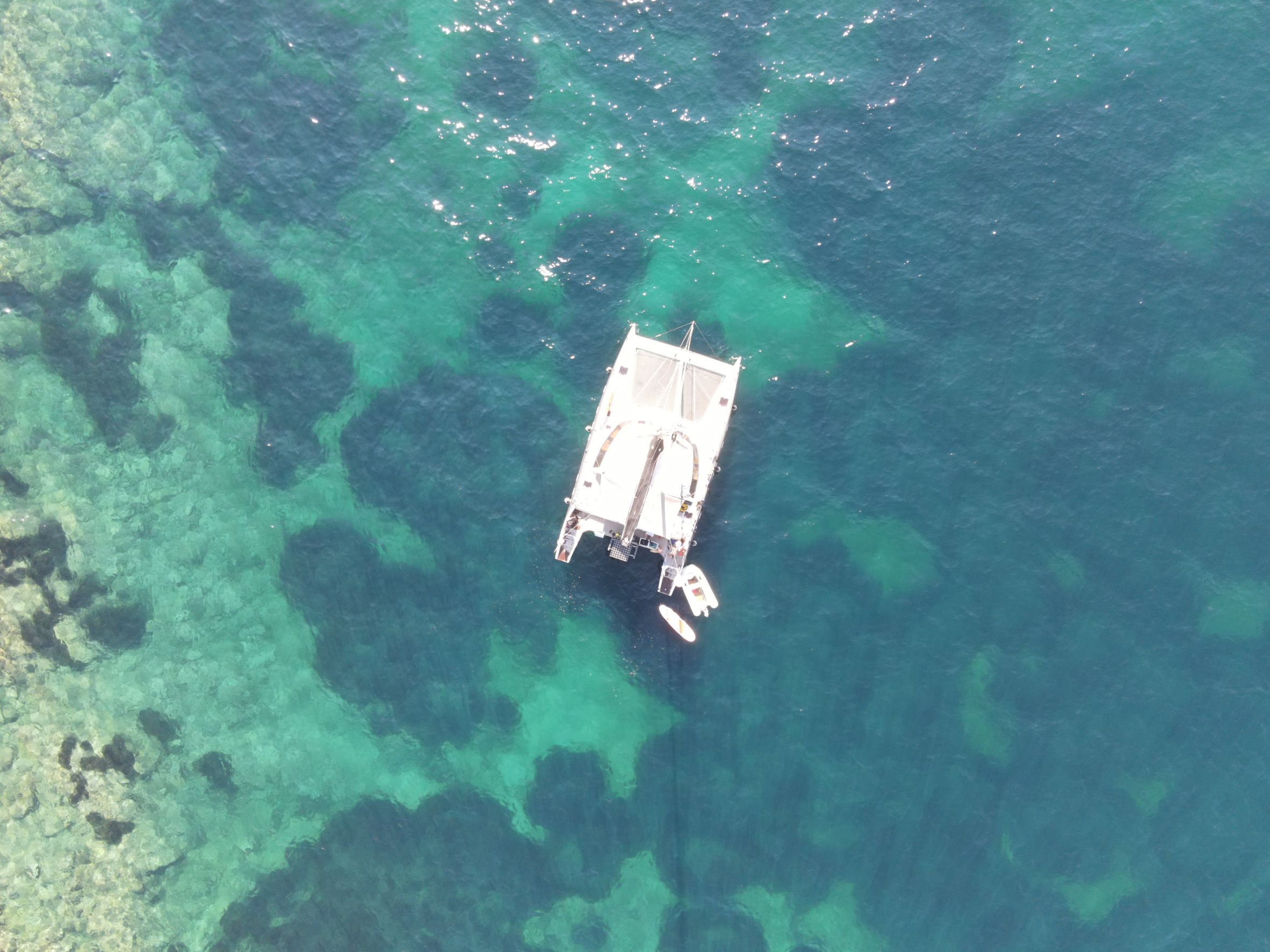 Catamaran en baie de Bandolvu du ciel - Destination BLEU