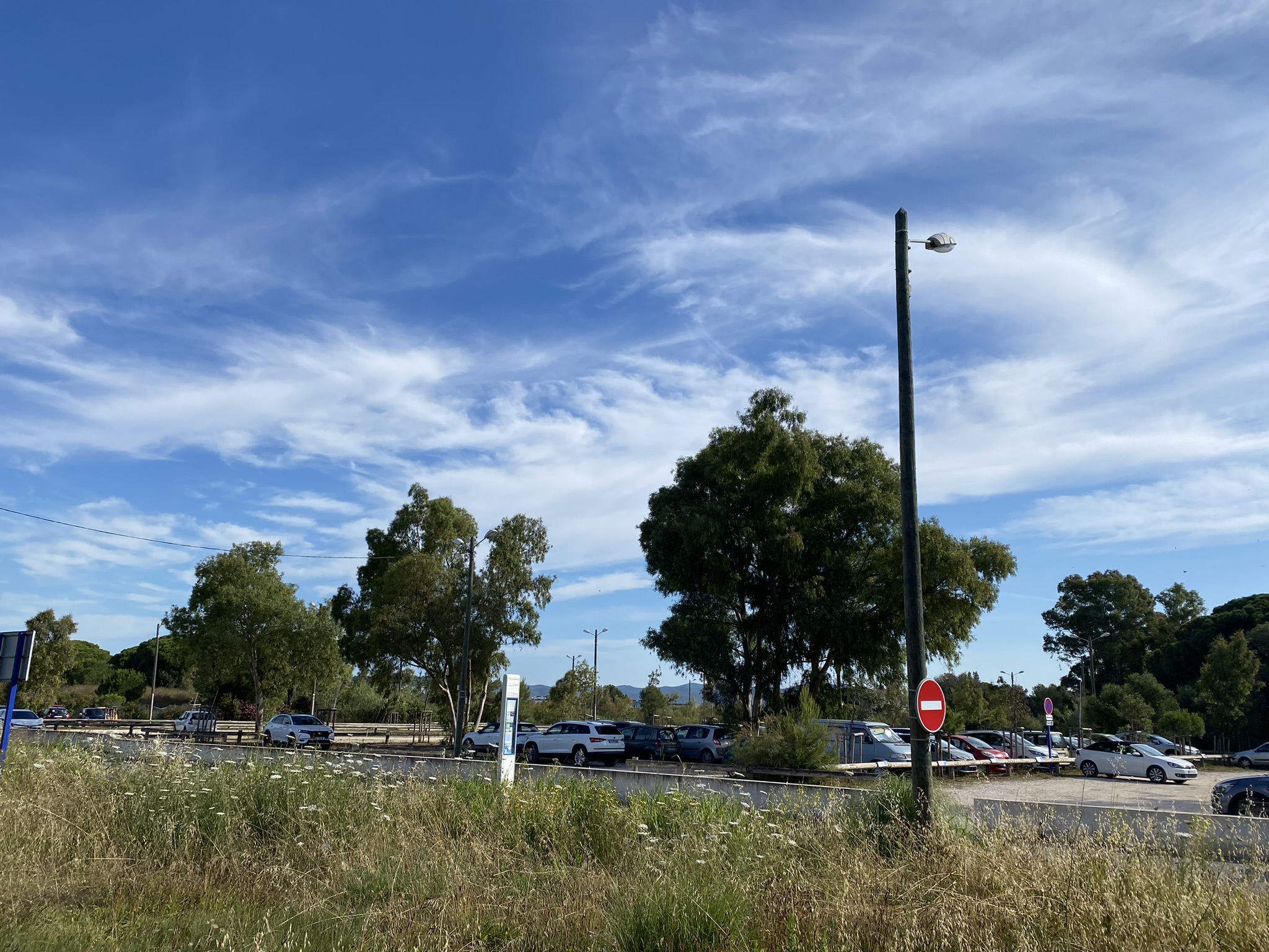 Le parking Arromanches - Julien Veyssade - Hyères Tourisme
