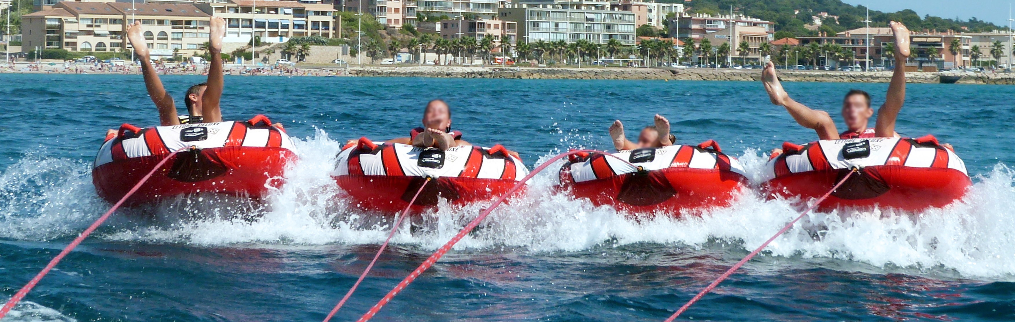Bouées tractées, donut au Brusc dans le Var - Waky Sea