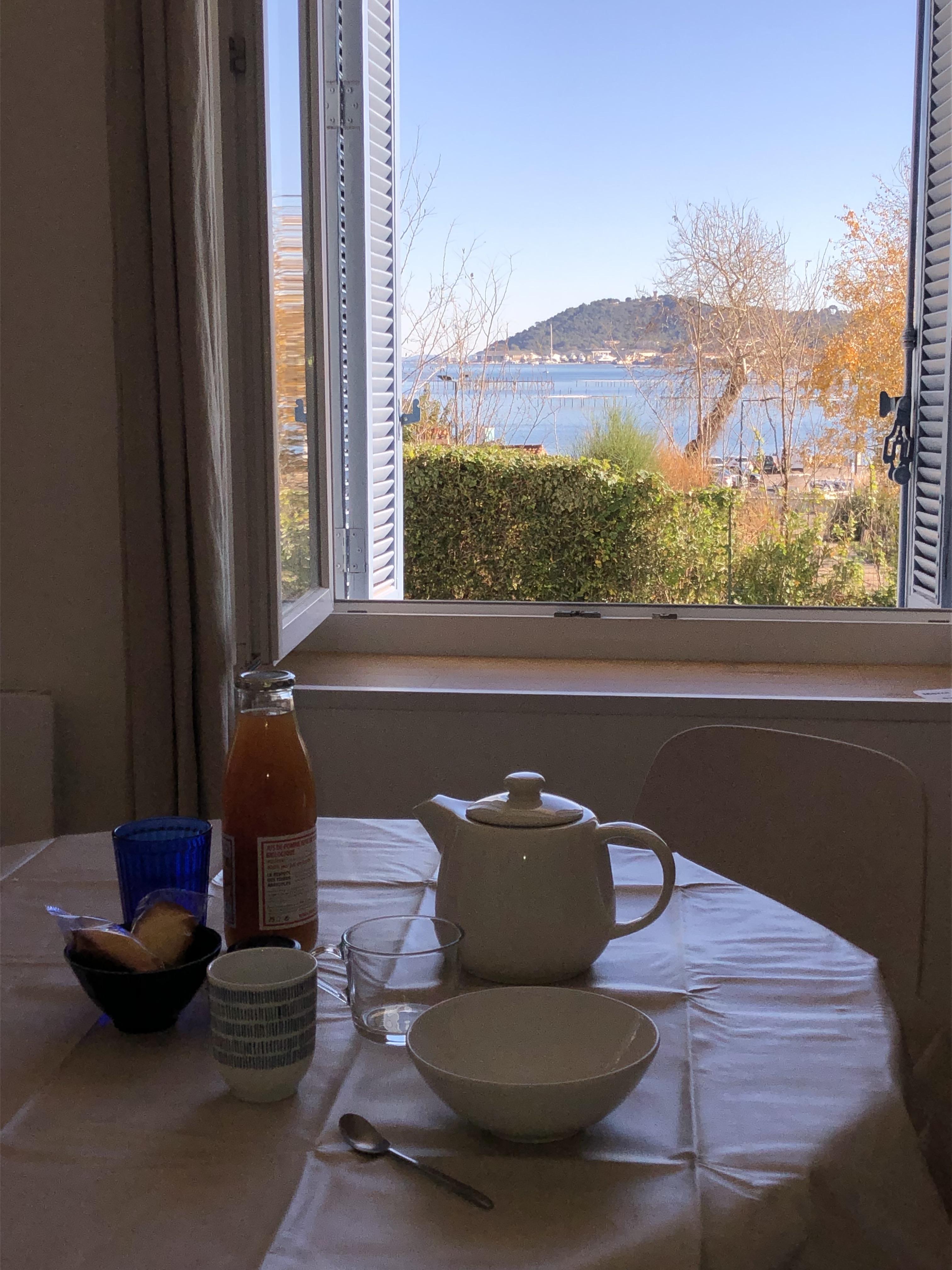 Coin repas vue mer - Cécile Barboux