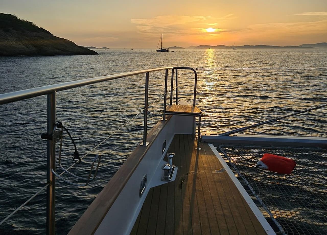 Soirée dîner AMC Cape Grace - Soirée diner en mer sur un maxi catamaran