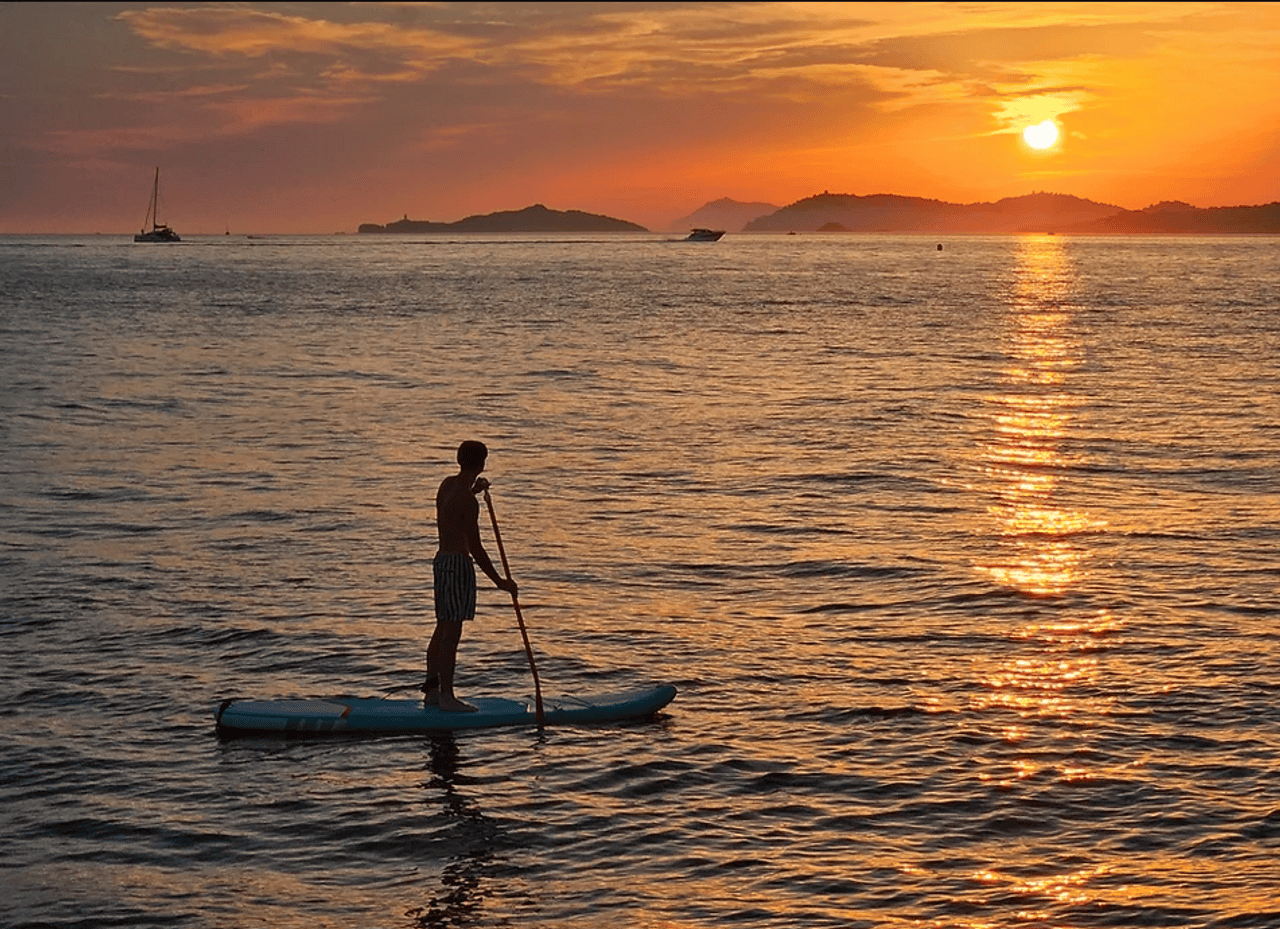 Soirée dîner AMC Cape Grace - Soirée diner en mer sur un maxi catamaran