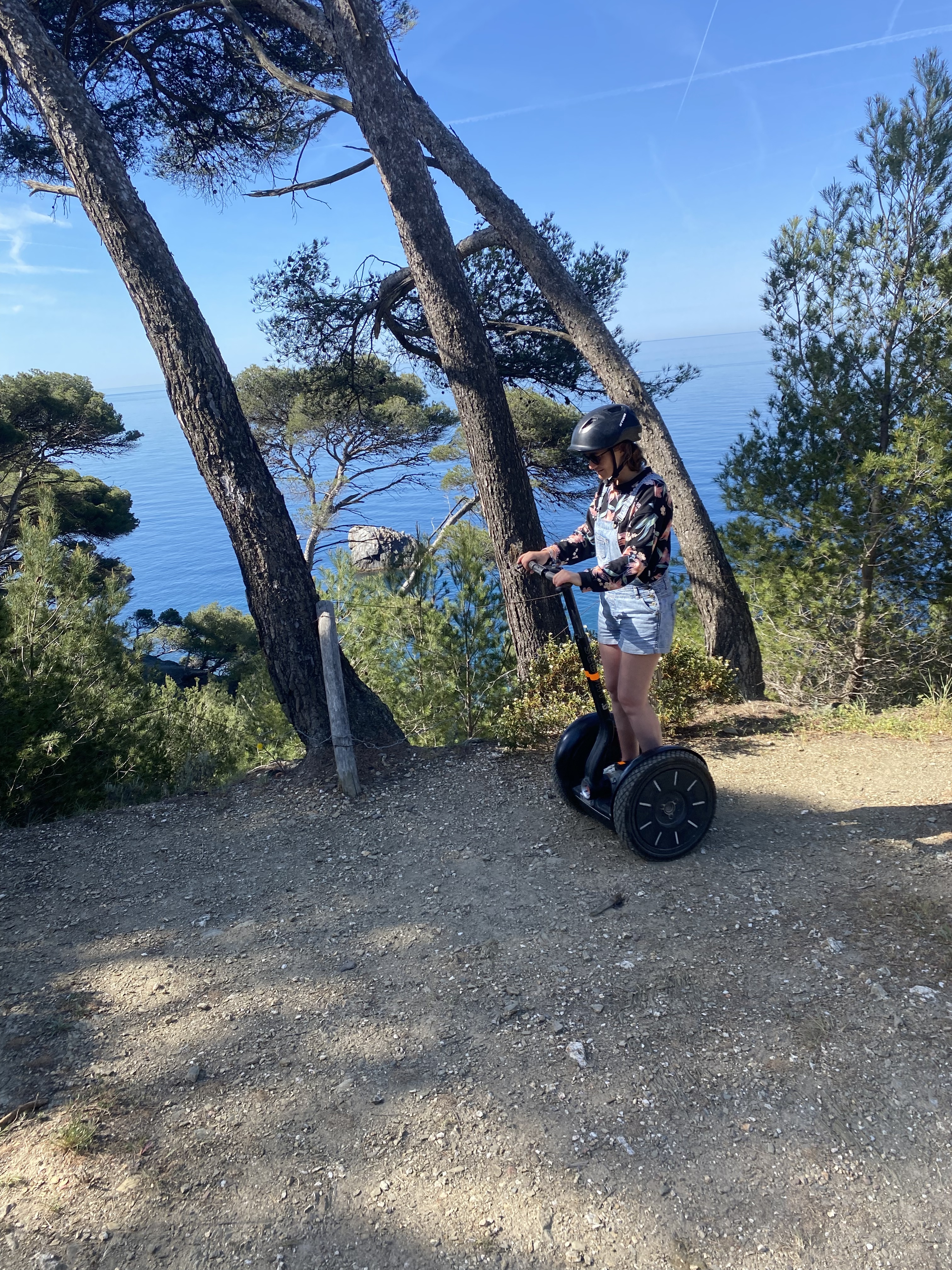Balade en pleine nature avec une eau translucide en contrebas - Philippe Sotto