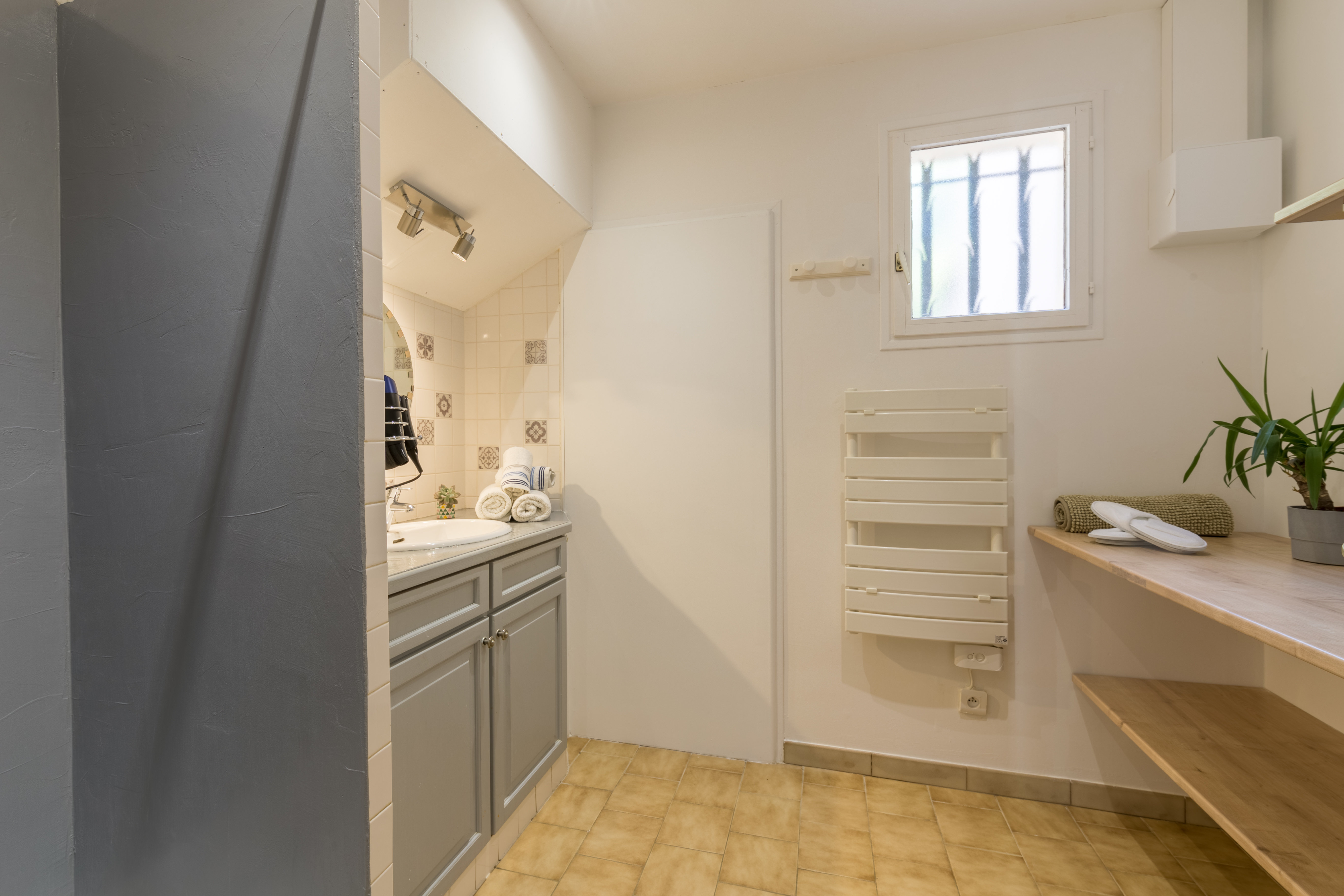 Salle de bain avec douche - Domaine de la Presqu'île de Giens