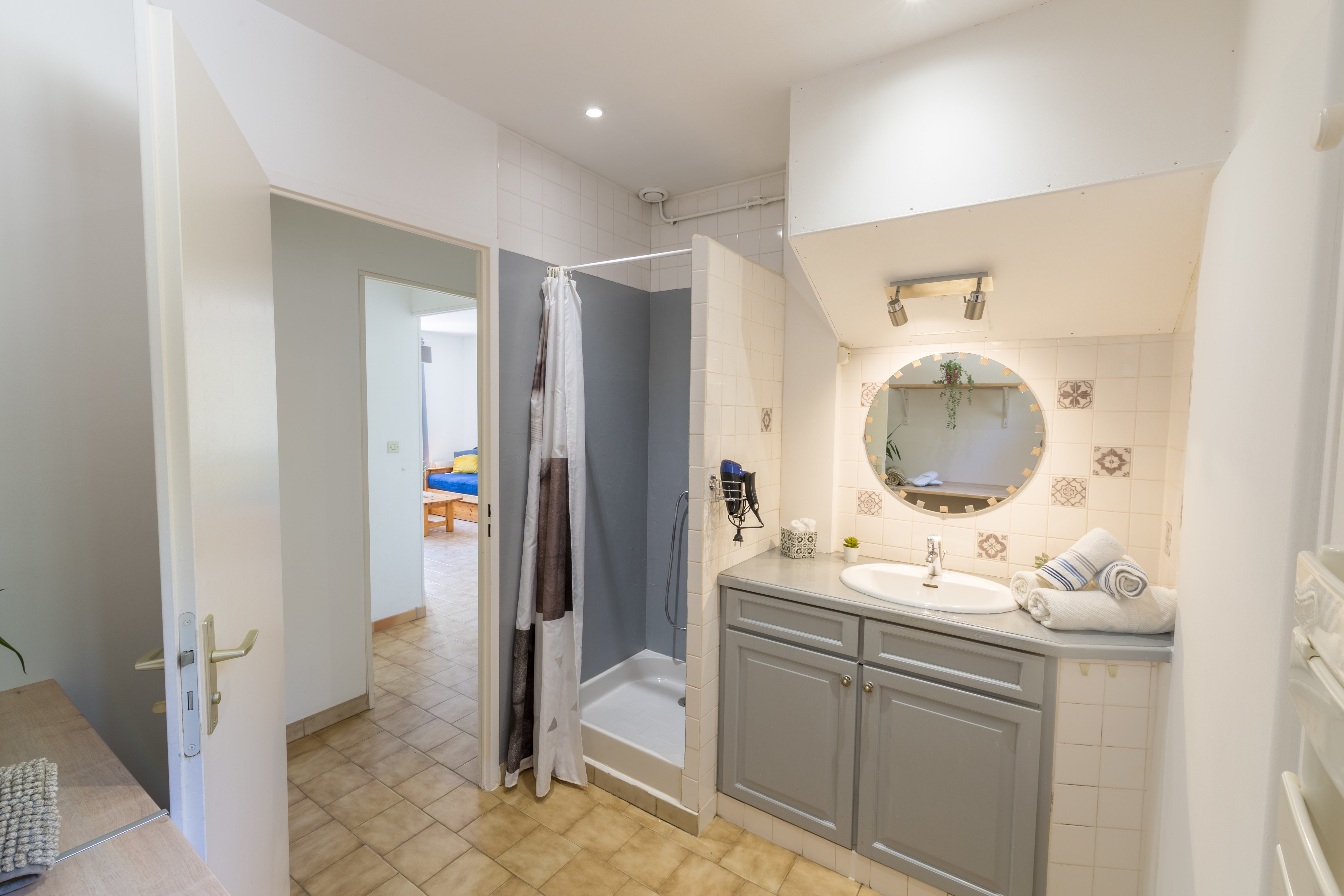 Salle de bain avec douche - Domaine de la Presqu'île de Giens