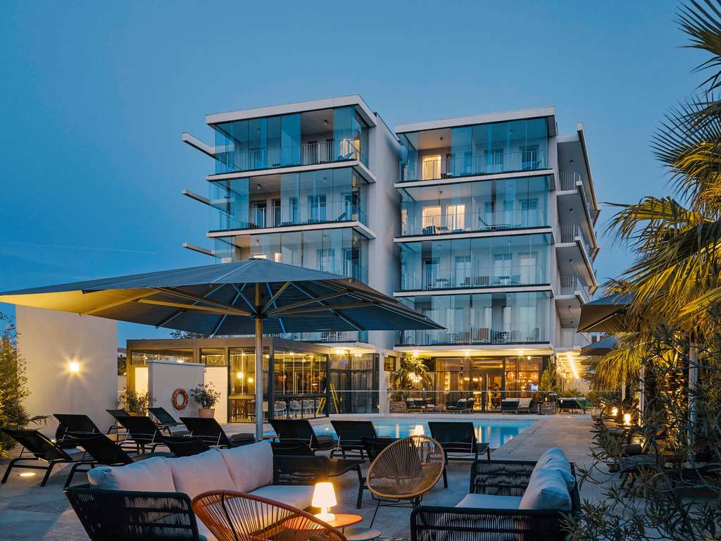 piscine vue 1 - DR / Mercure Toulon La Seyne sur mer