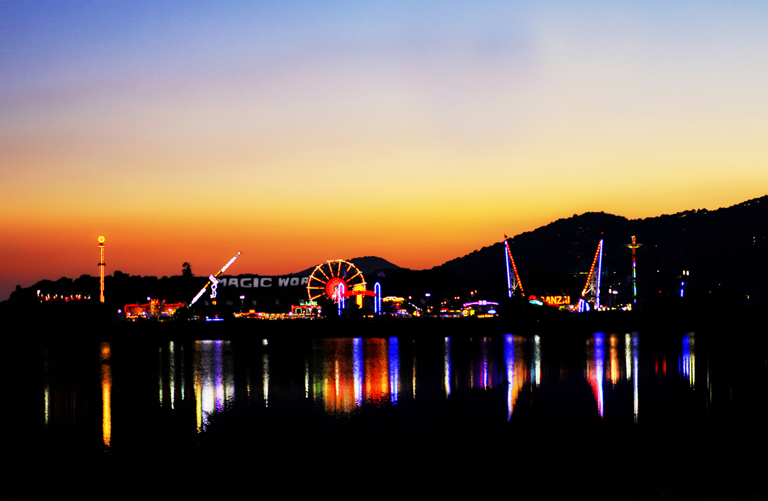 Magic World Hyeres parc d'attractions - magic world