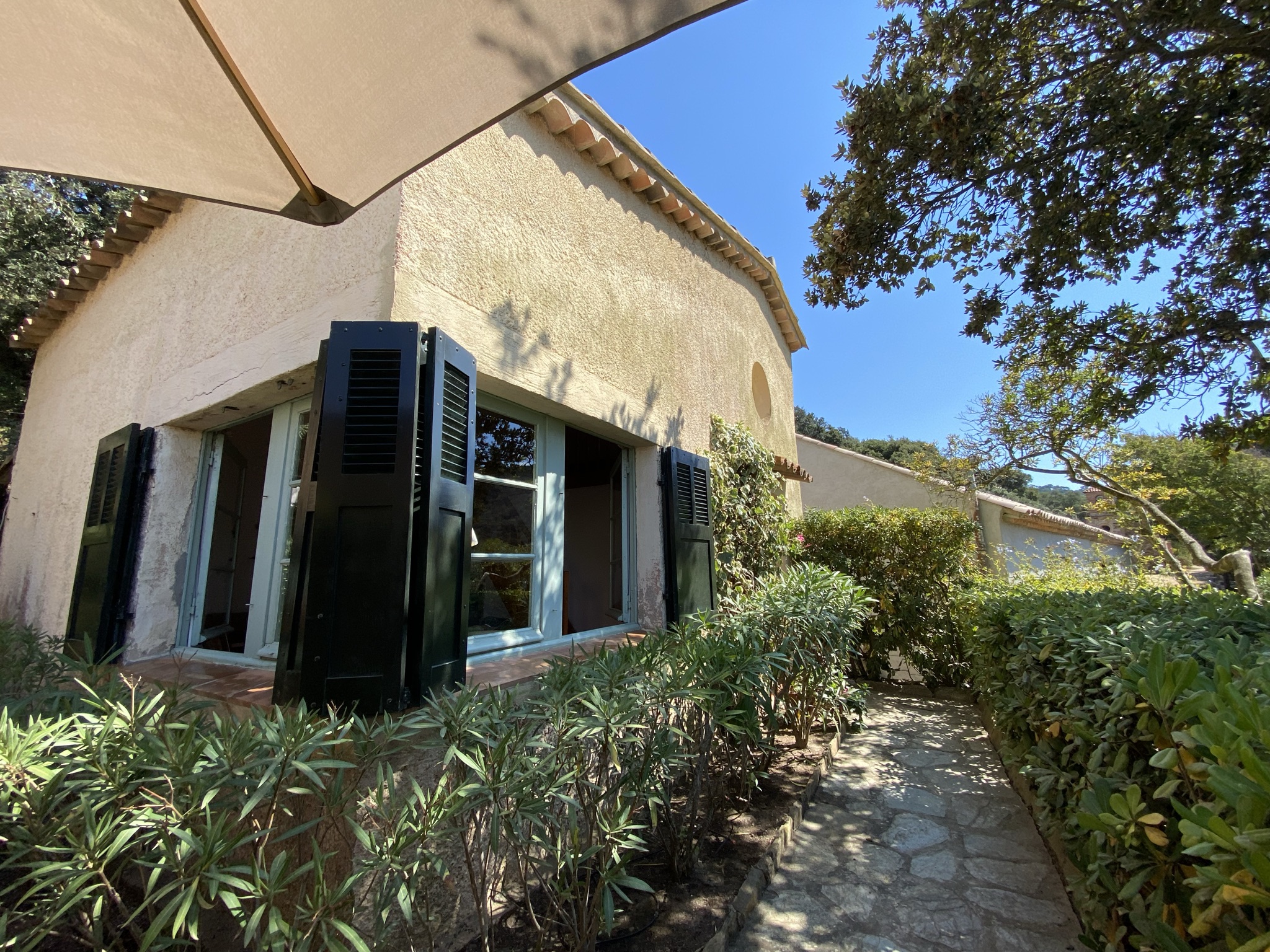 Votre location meublée au coeur du parc national - Julien Veyssade - Hyères Tourisme