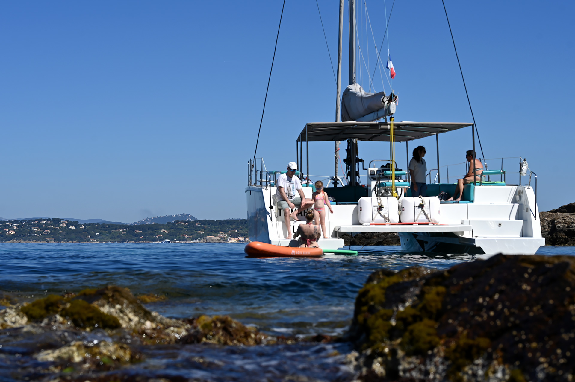 Notre catamaran, partenaire de 2 heures de bonheur en famille - Julien Veyssade