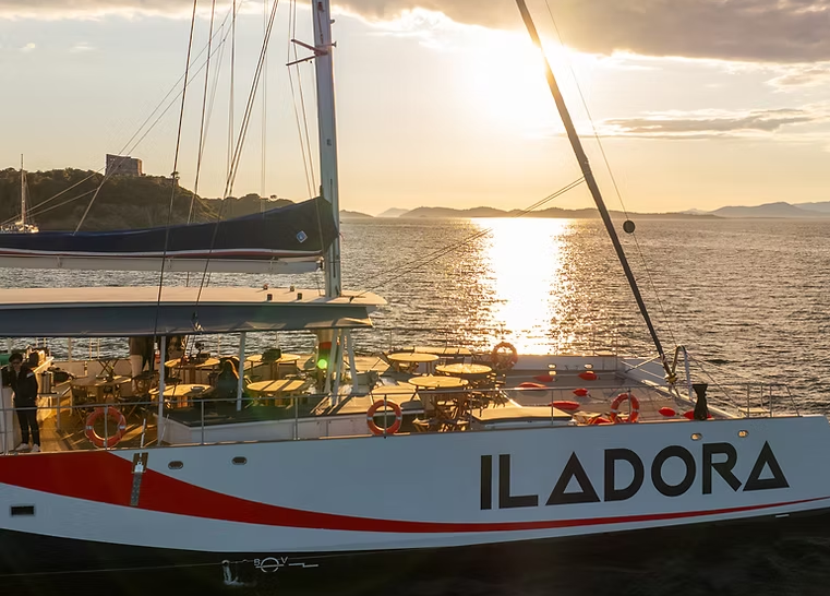 Soirée Jazz à Porquerolles sur un maxi catamaran_Hyères - AMC CAPE GRACE