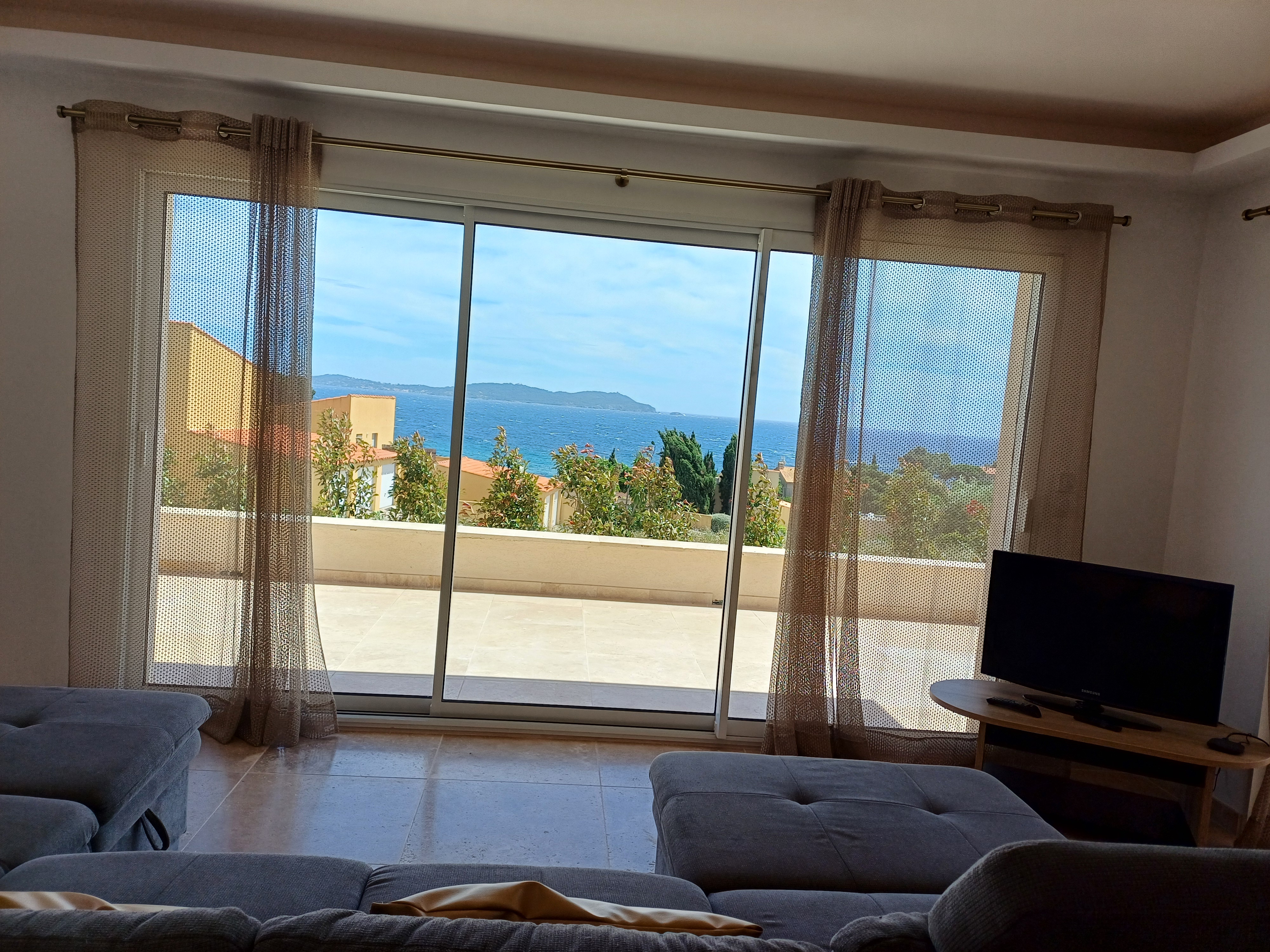 LA VUE DU SALON - ANNE BERTELLI