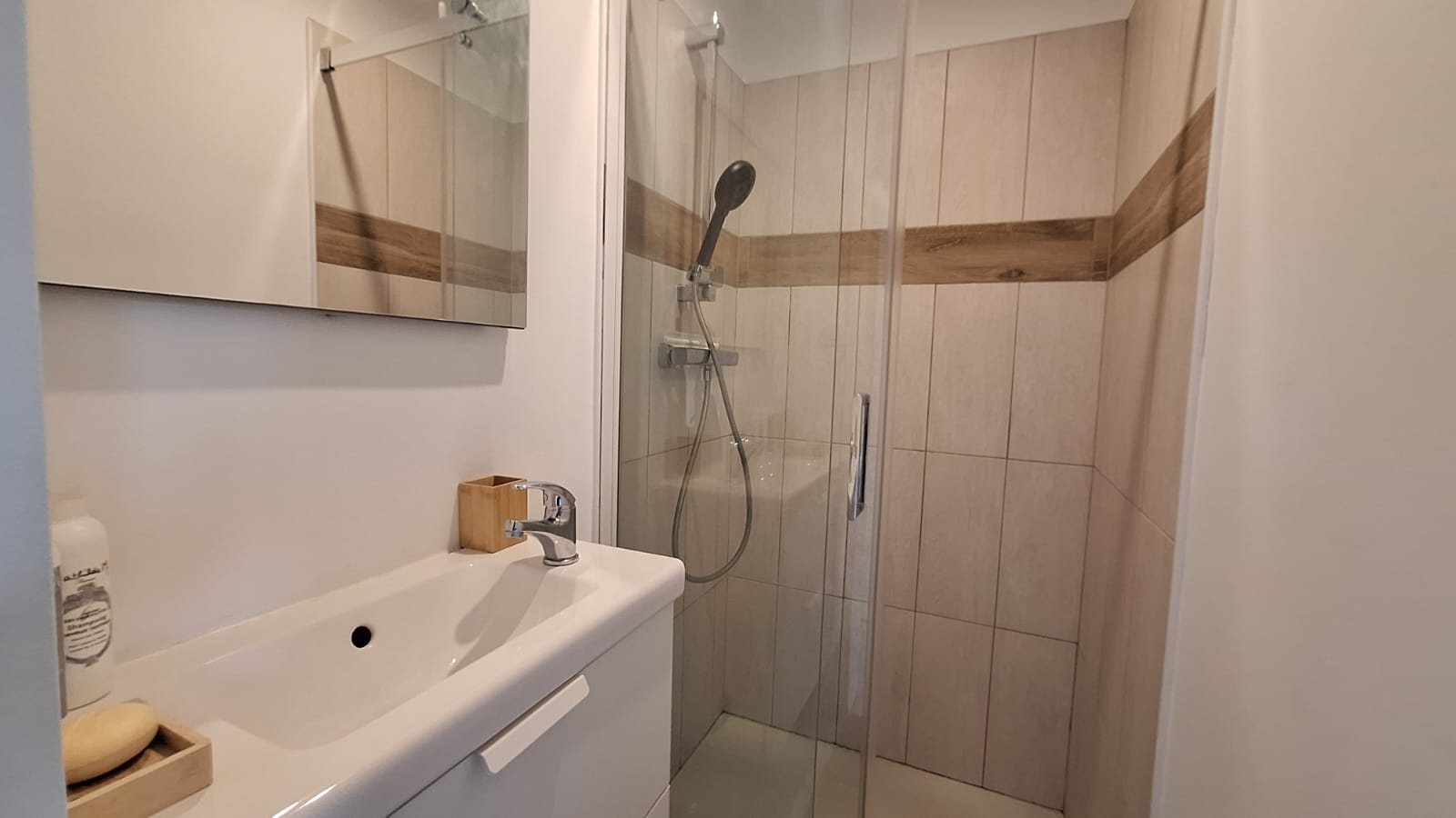 Salle de douche suite faron - DR / Sophie Blondin