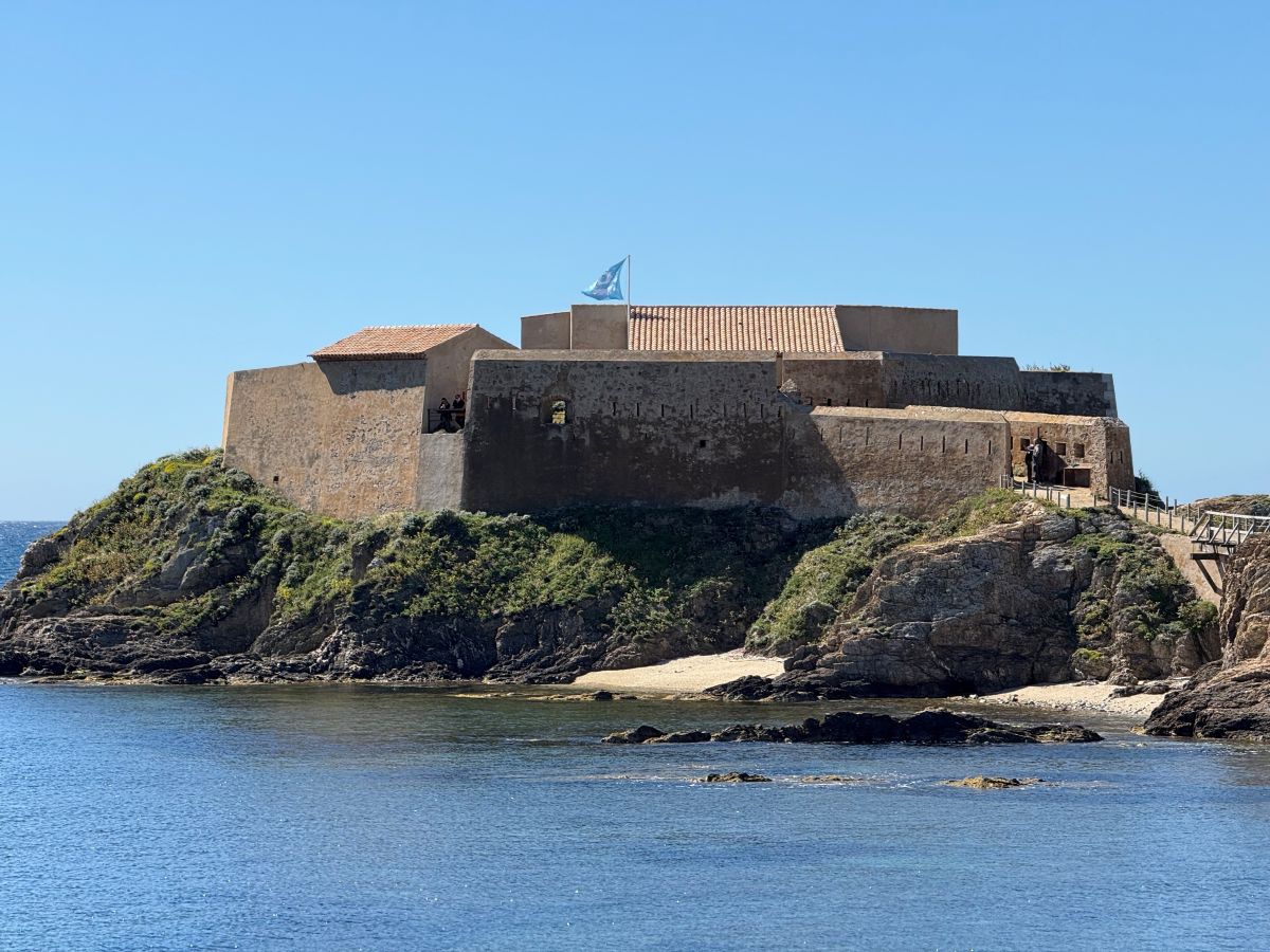 Visite guidée | Fort du Pradeau_Hyères - Tourisme Provence Méditerranée/ SBenezech