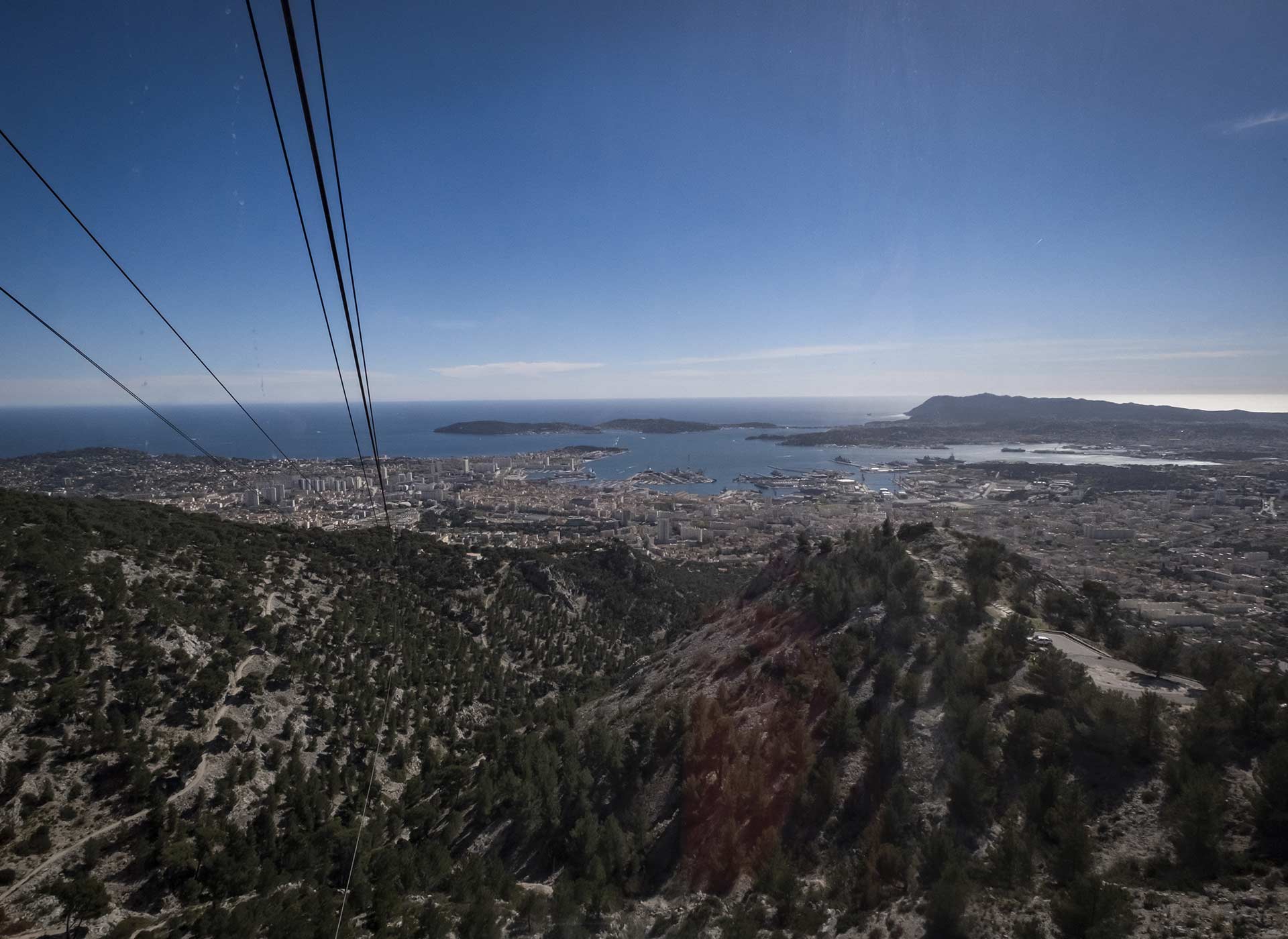 Vue imprenable sur la rade - Laurent Parienti