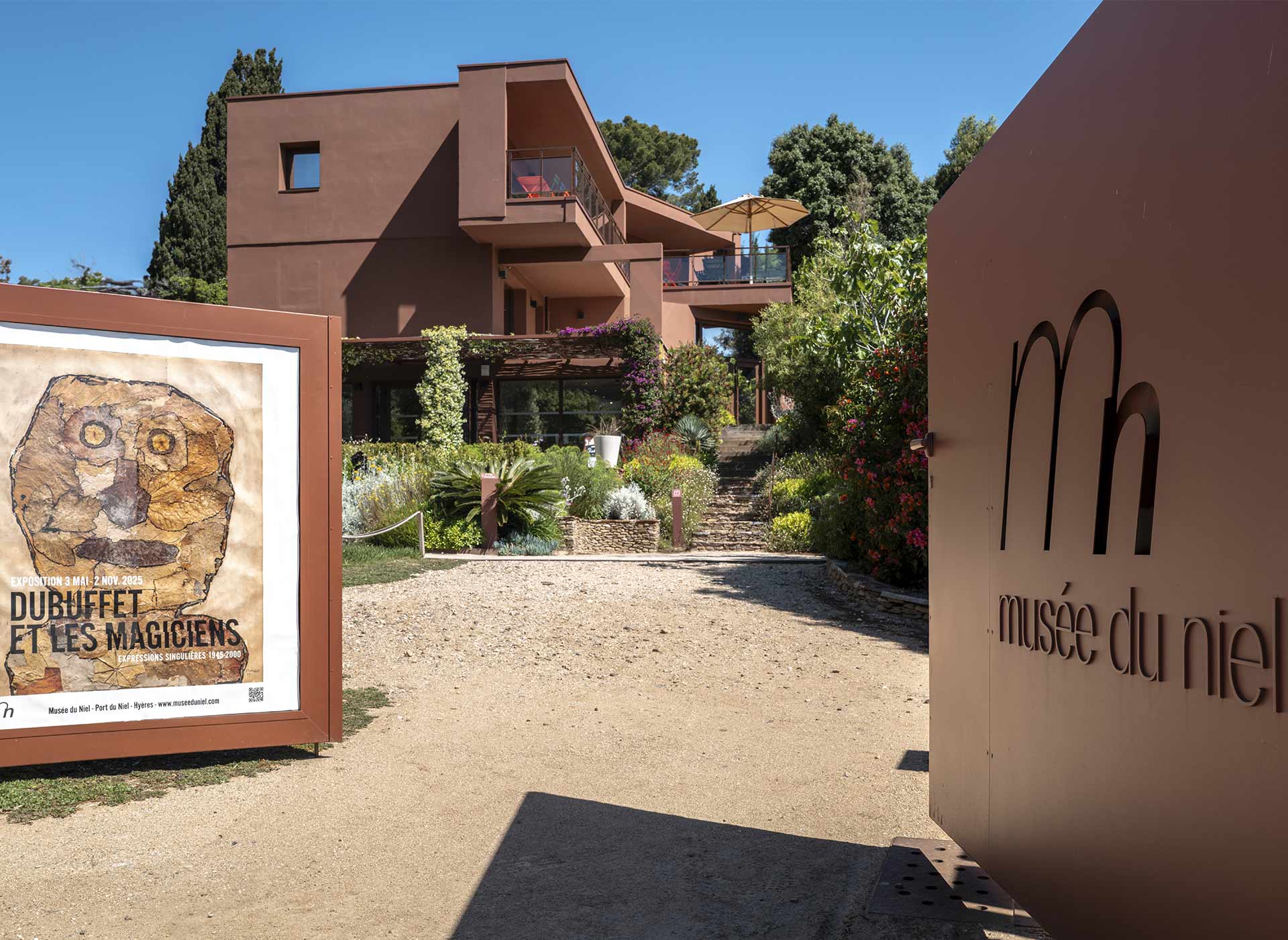 Entrée du musée du Niel - Laurent Parienti - Provence Méditerranée