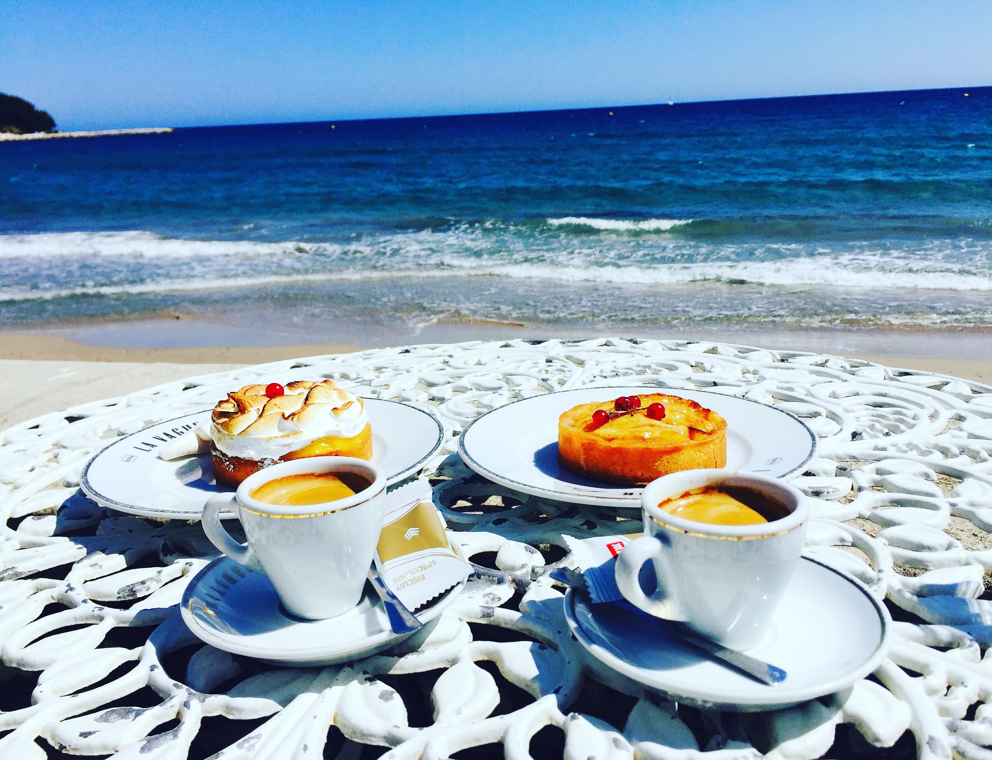Petit déjeuner en bord de mer - Caroline CAMPO