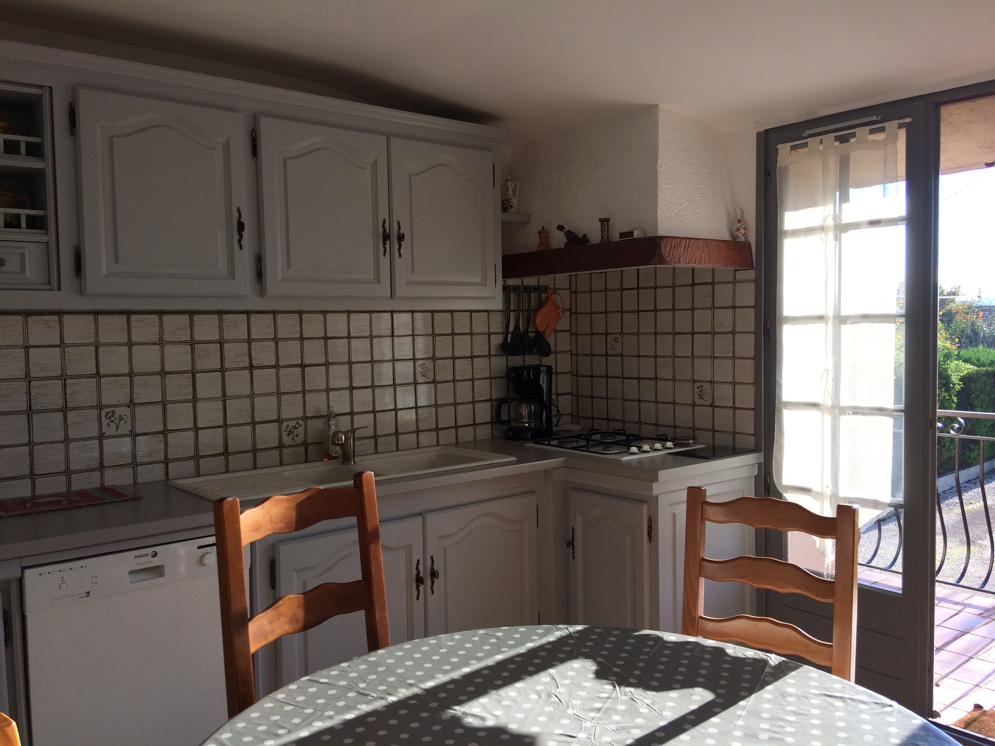 cuisine - Appartement L'Oliveraie F3 - 5 personnes