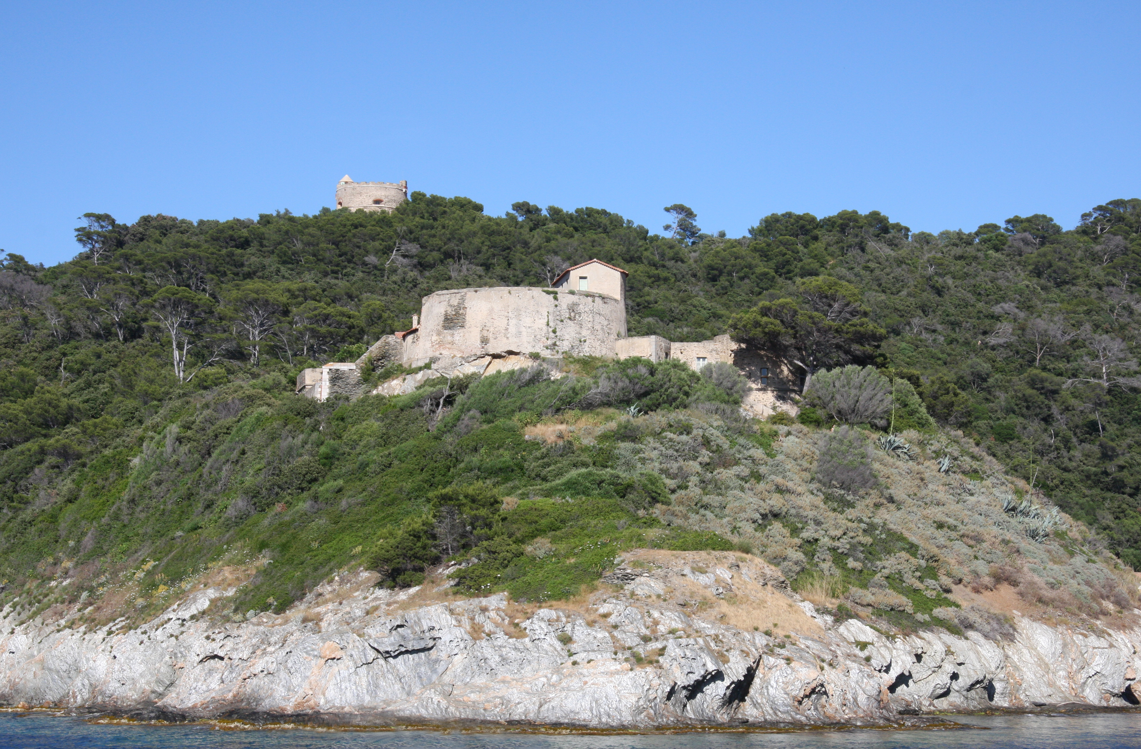 Les forts du Moulin et de l'Estissac vus du bateau - Christel Gérardin