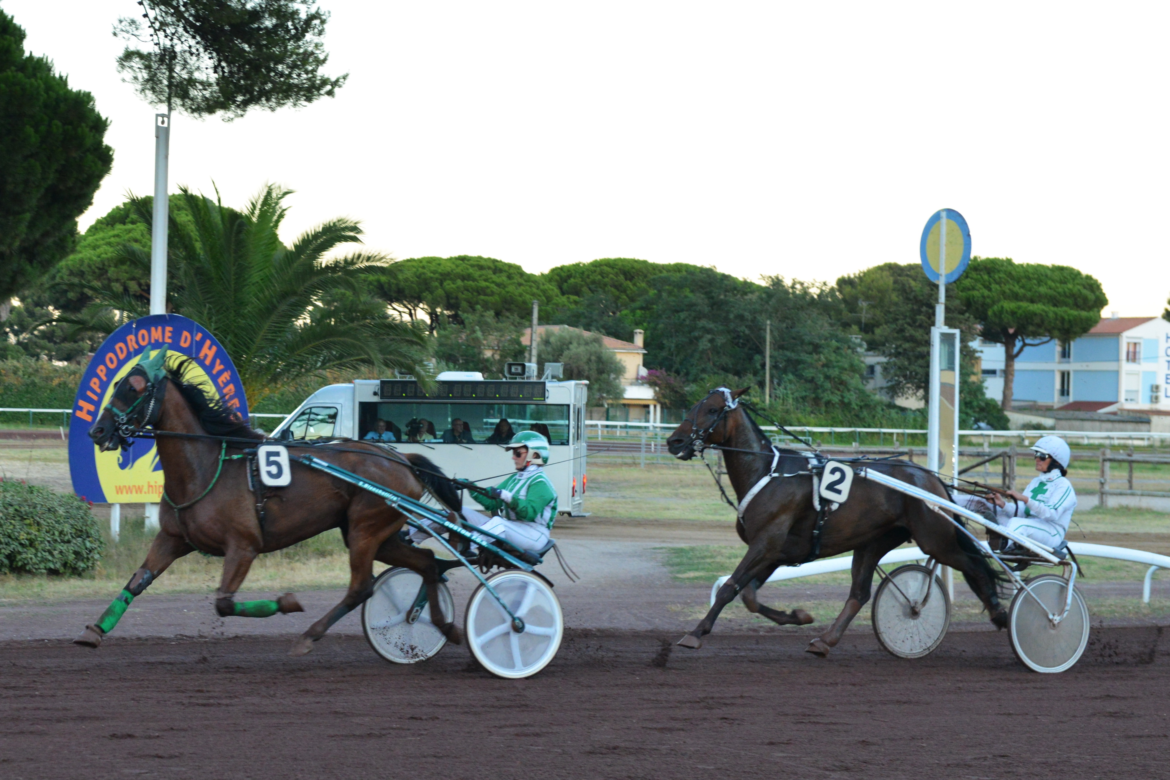 hippodrome - Courses hippiques à l'hippodrome d'Hyères