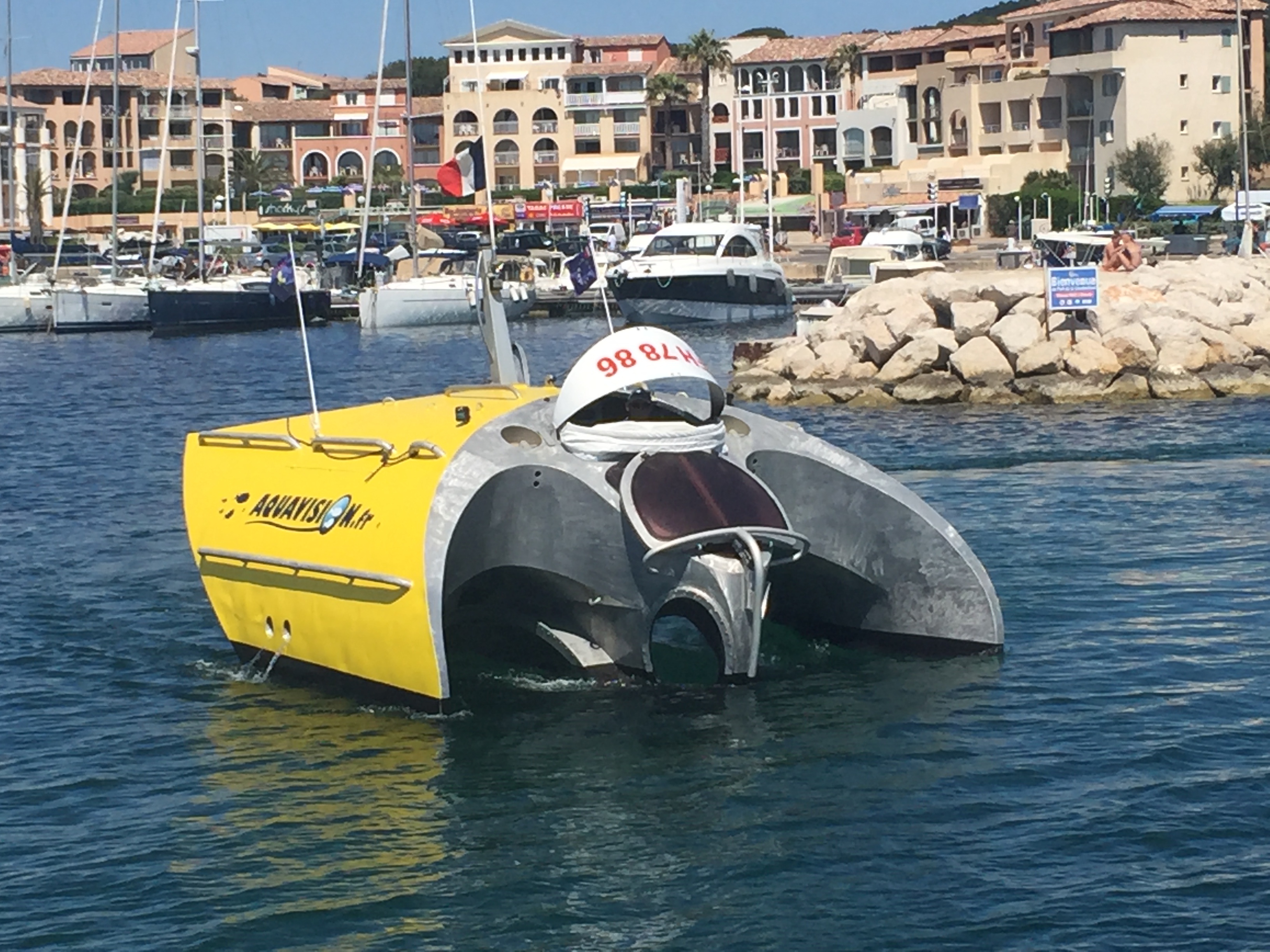 Sous-marin à fond transparent - Port de La Coudoulière - Aquavision