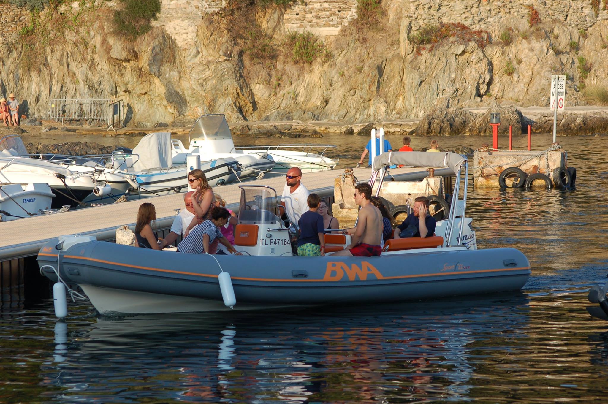 Les nouveaux pontons du port du Niel. On s'occupe de votre manœuvre si besoin - XL YACHTING