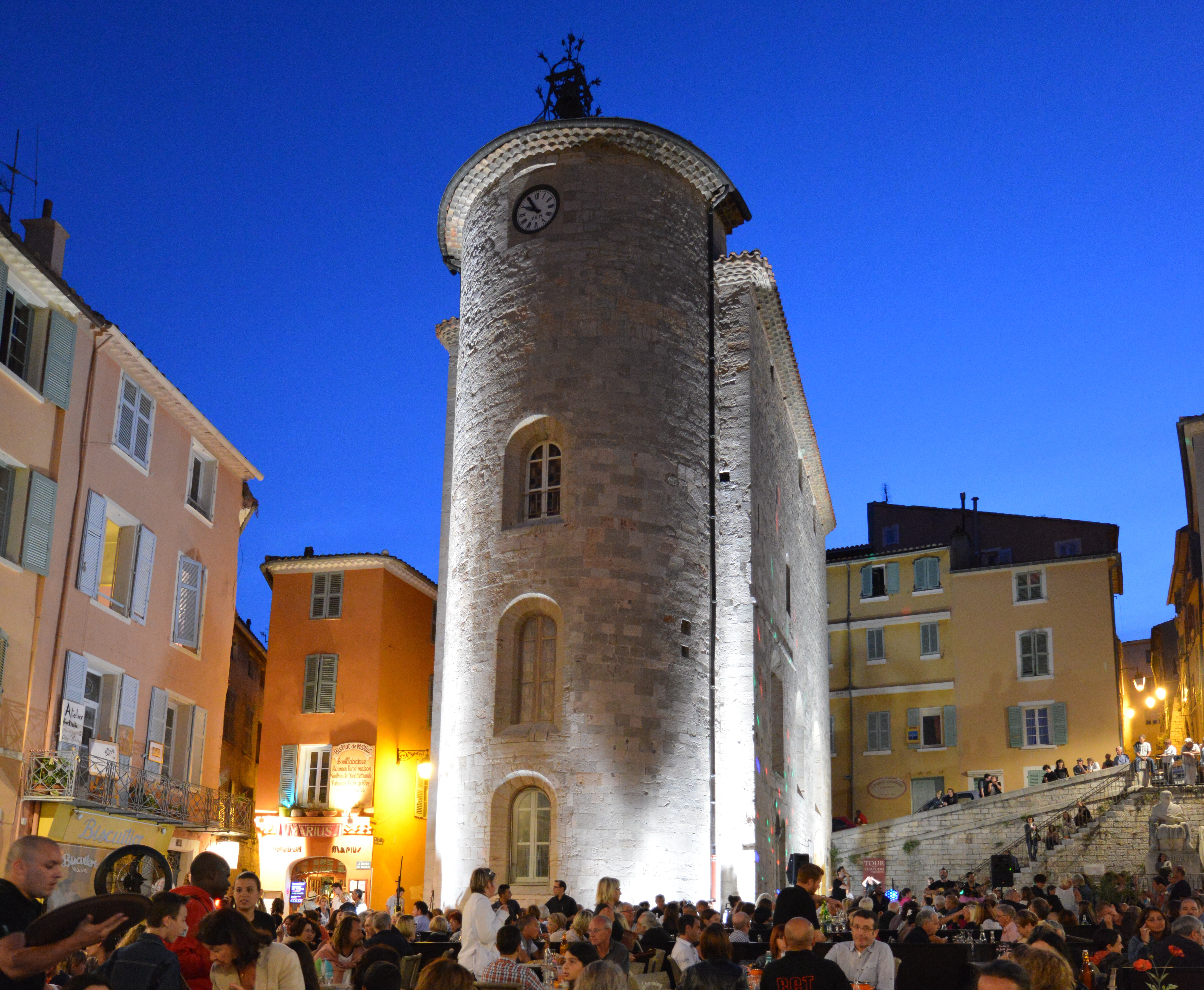 Hyères de nuit - Photo MIC